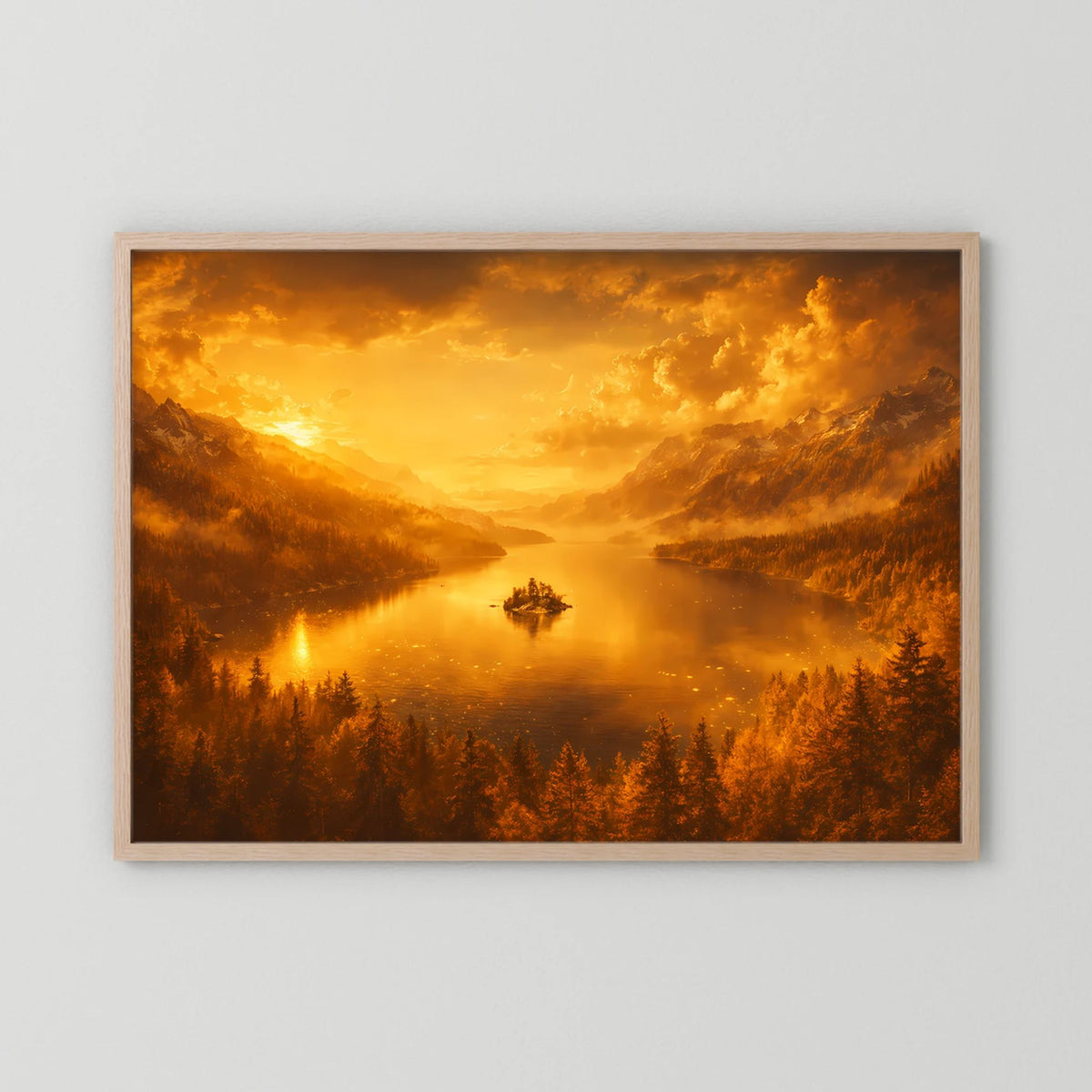 Wandbild im Querformat mit hellem Holzrahmen: Bergsee im Abendlicht