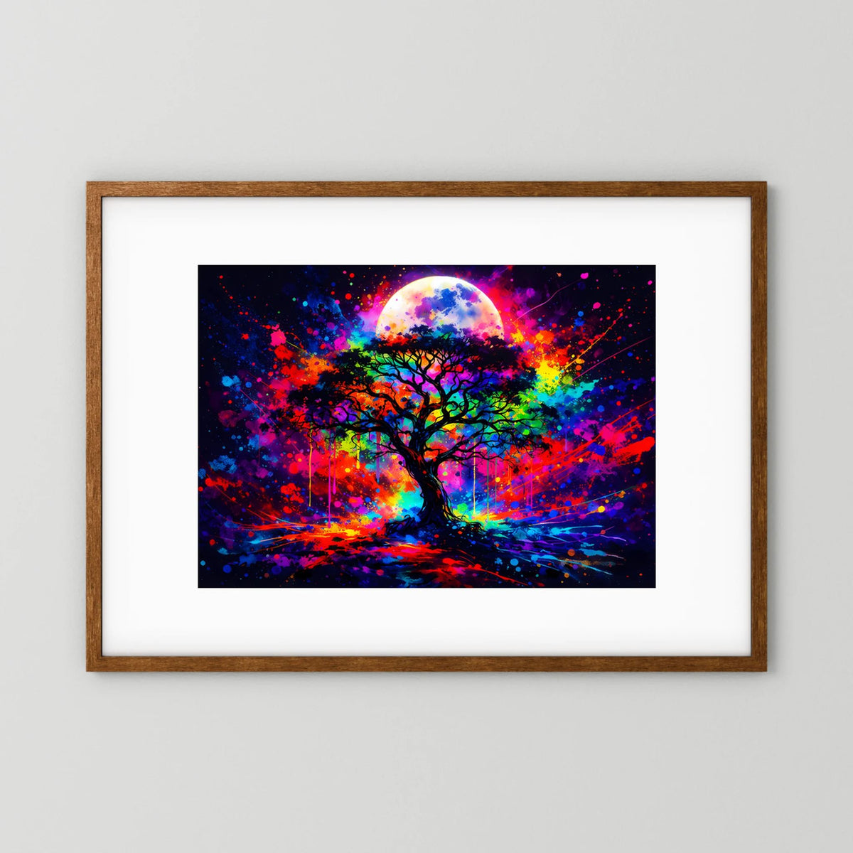 Poster mit braunem Holzrahmen und Passepartout: Lebensbaum unter Vollmond im Neon-Look