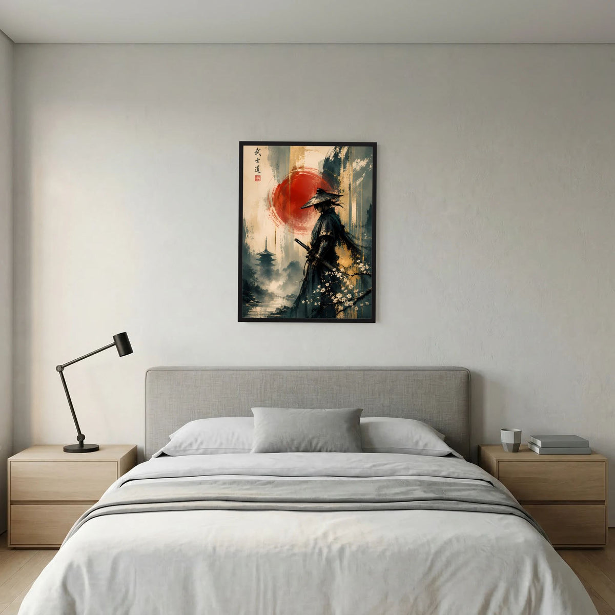Gerahmtes Poster mit Samurai-Silhouette, roter Sonne, Nebelwald und Kirschblüten