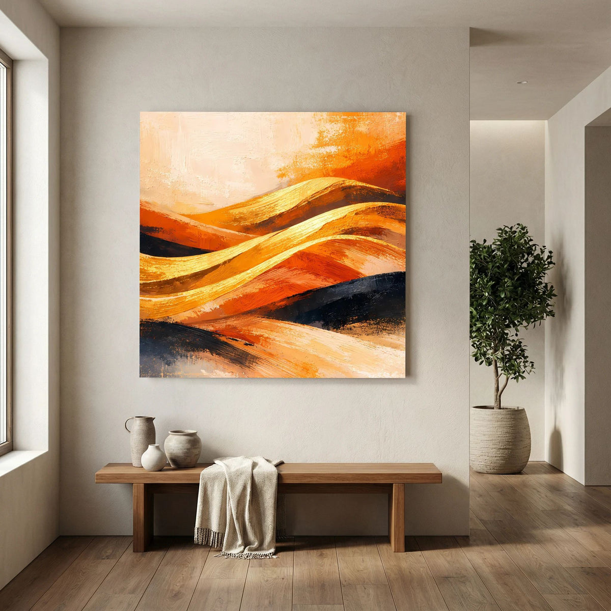 Abstraktes Wandbild mit orange-goldenen Wellenlinien und beigen Lasuren, kontrast dunkel