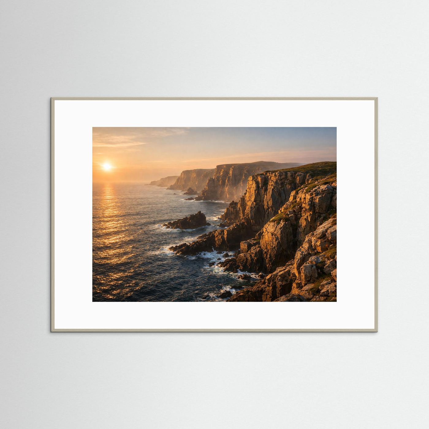 Panoramisches Naturposter mit Steilküste und Sonnenuntergang, grauer Rahmen