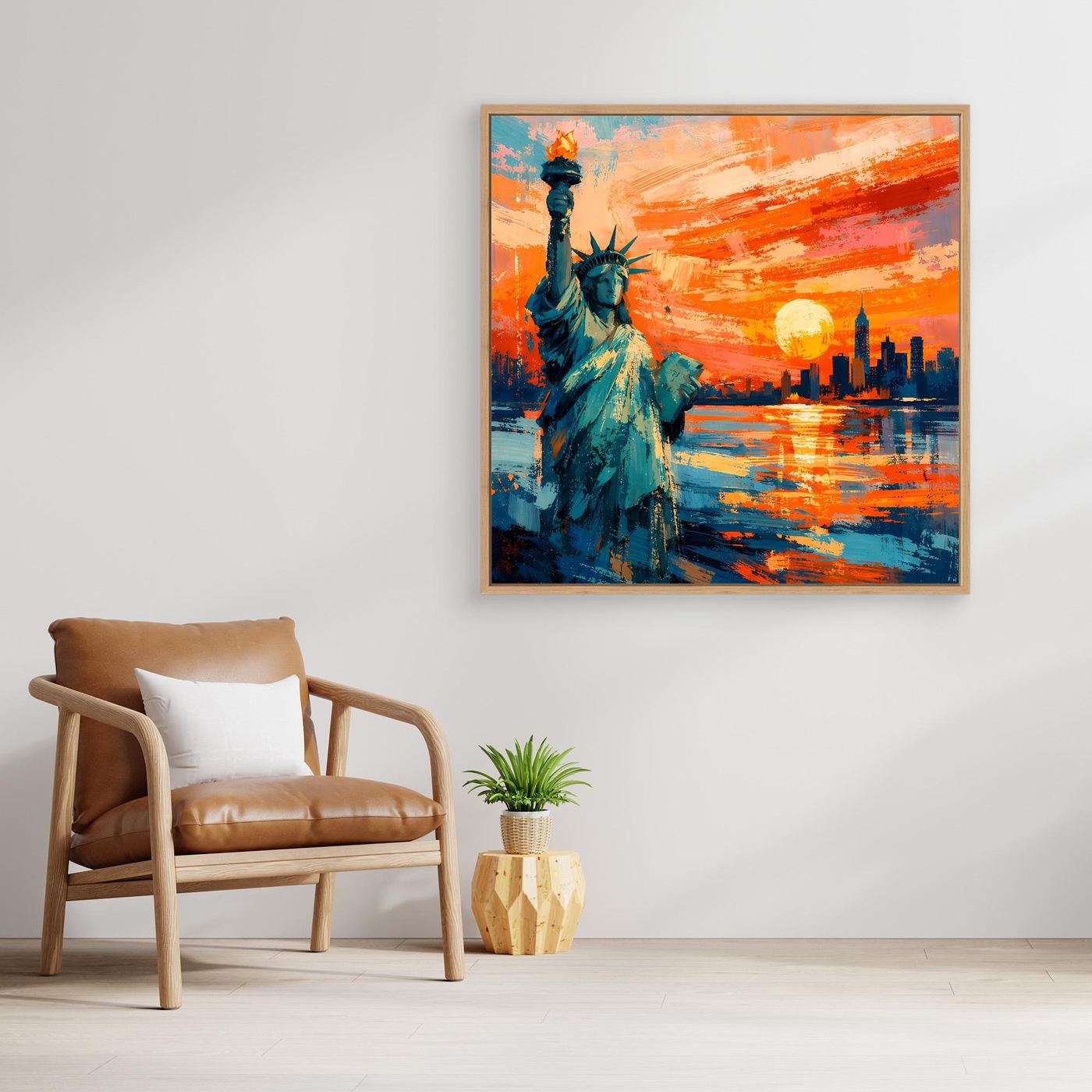 Abstraktes Leinwand-Wandbild: Statue der Freiheit am Wasser bei Sonnenuntergang, mit beigem Rahmen.