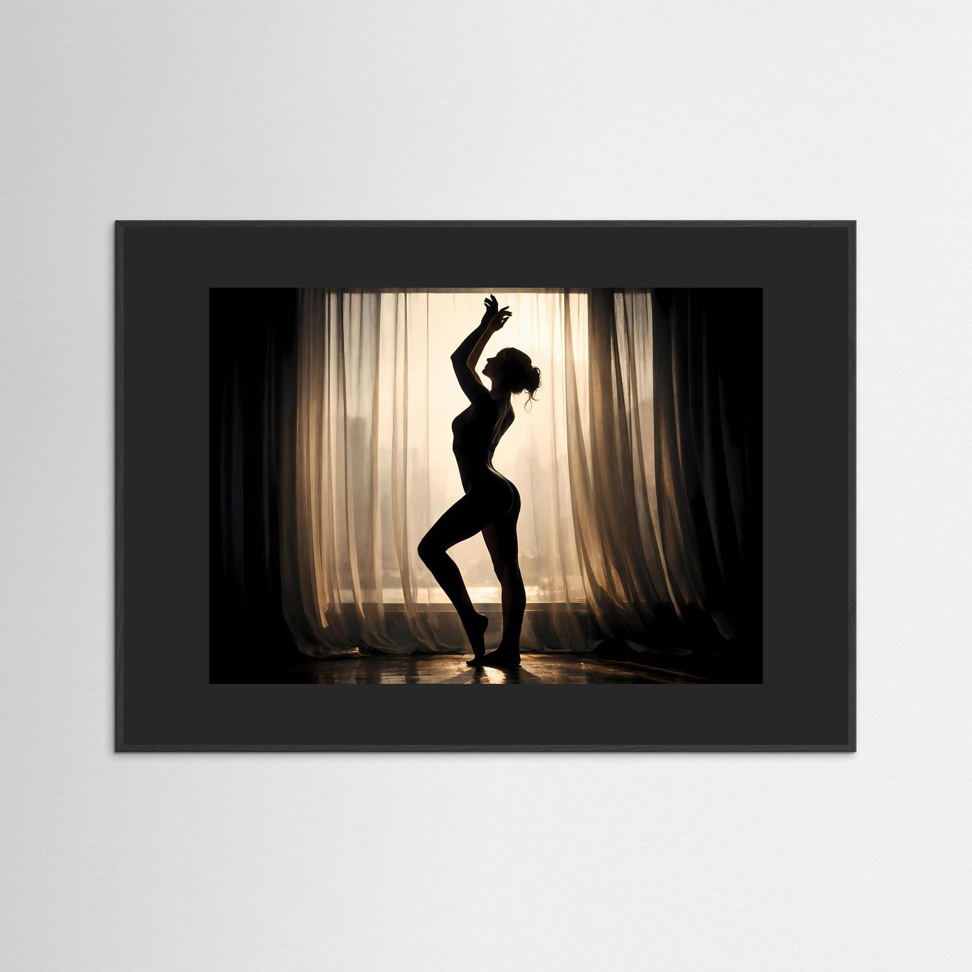 Wandbild mit Silhouette einer tänzerischen Frau im Gegenlicht, dunkelgrauer Rahmen