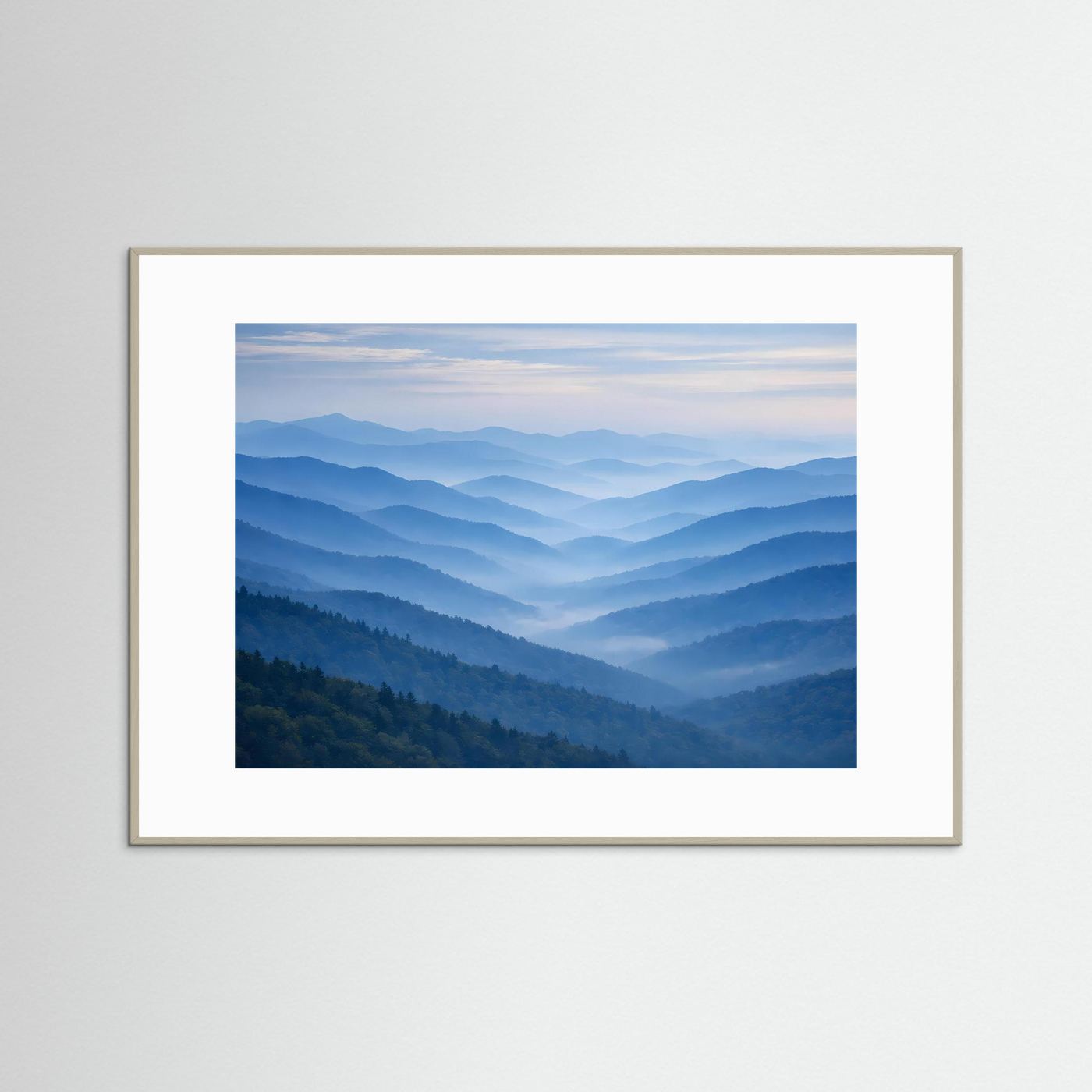 Poster Berglandschaft im Nebeltal, grauer Rahmen, weißer Innenrand