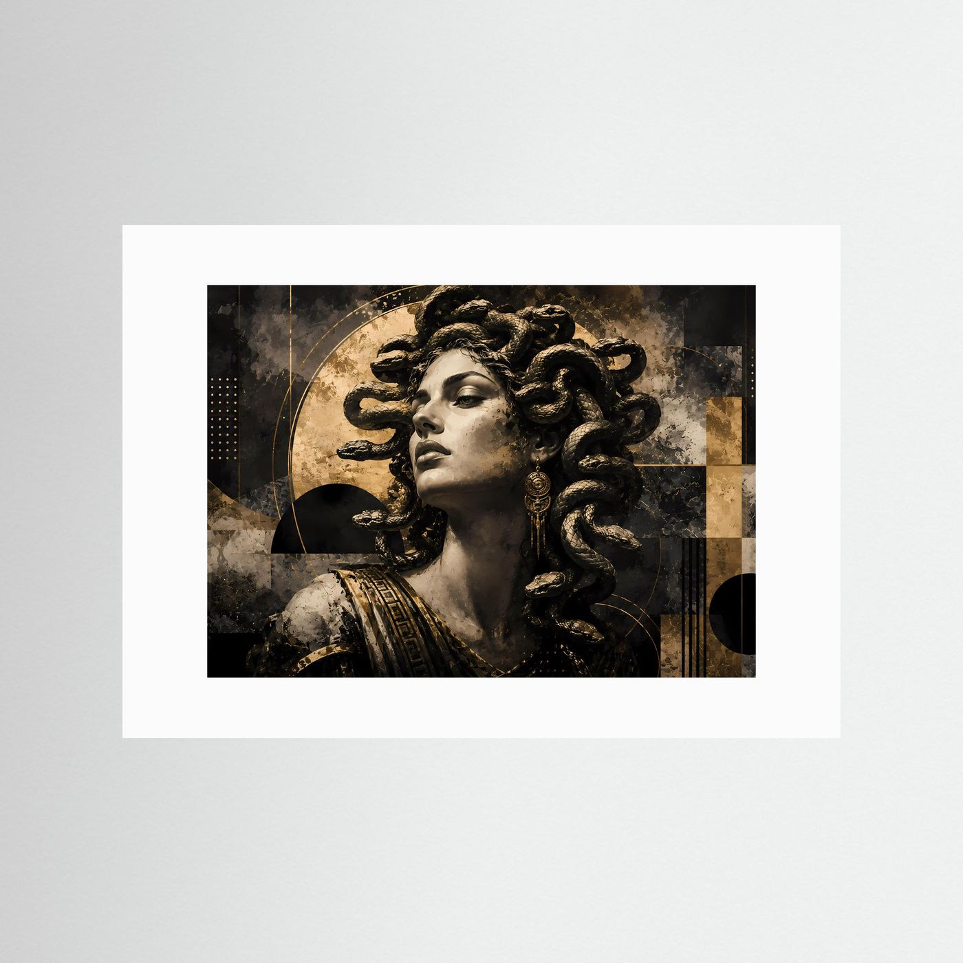 Poster im Querformat mit Medusa-Motiv, weißem Rand, schwarze Schlangen und goldene Akzente