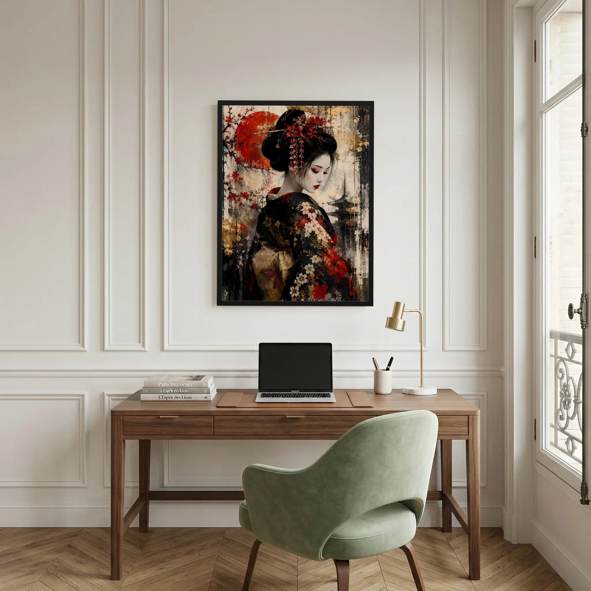 Hochformatiges Poster mit schwarzem Rahmen: japanische Frau in Schwarz mit roten und goldenen Blüten