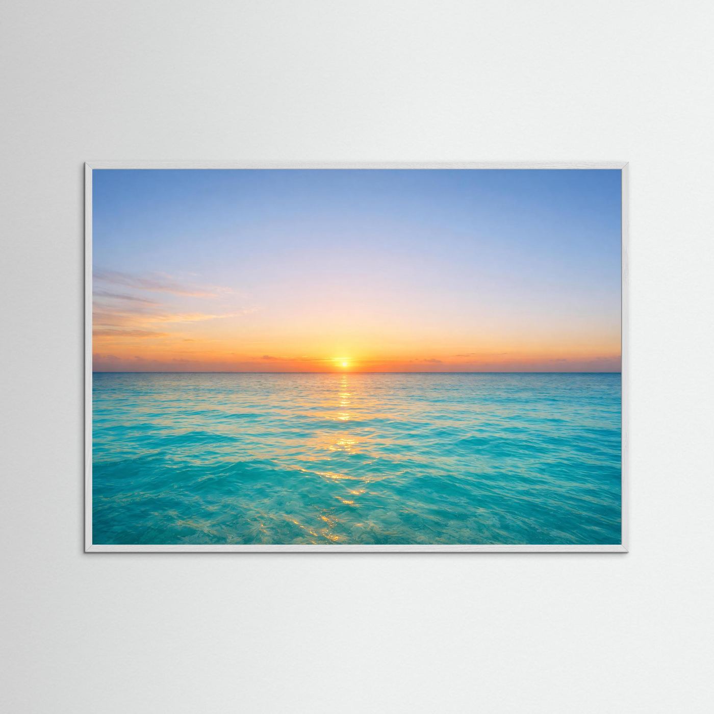 Poster im Querformat mit hellem Holzrahmen: Sonnenuntergang über türkisblauem Meer