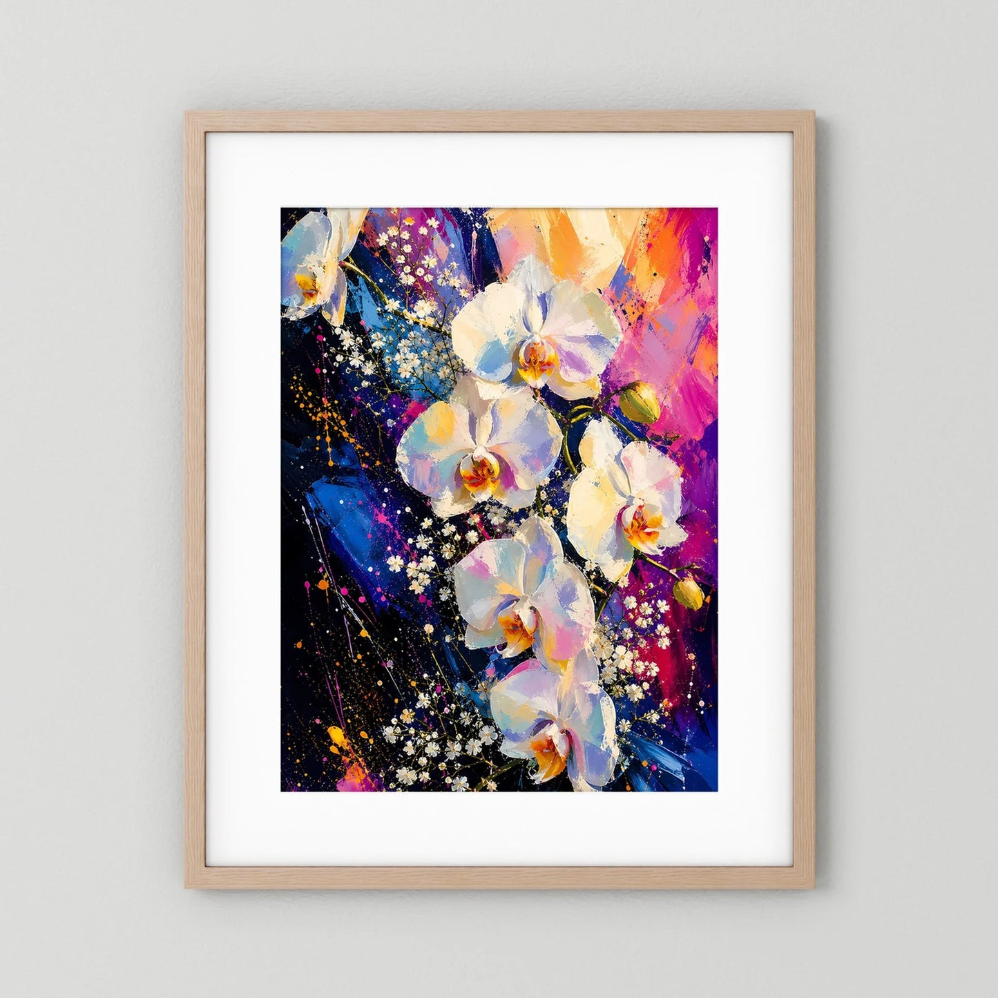 Poster mit abstrakten weißen Orchideen in Pink, Blau und Gold, naturholzfarbener Rahmen und weißer Rand