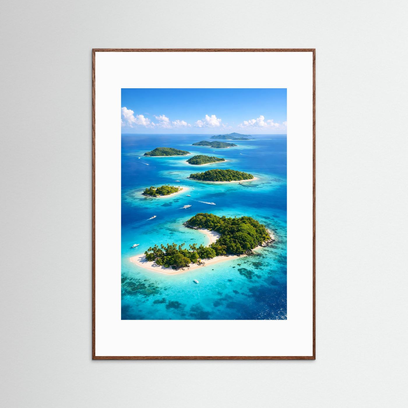 Hochformat-Poster mit tropischen Inseln und türkisblauem Meer, brauner Holzrahmen