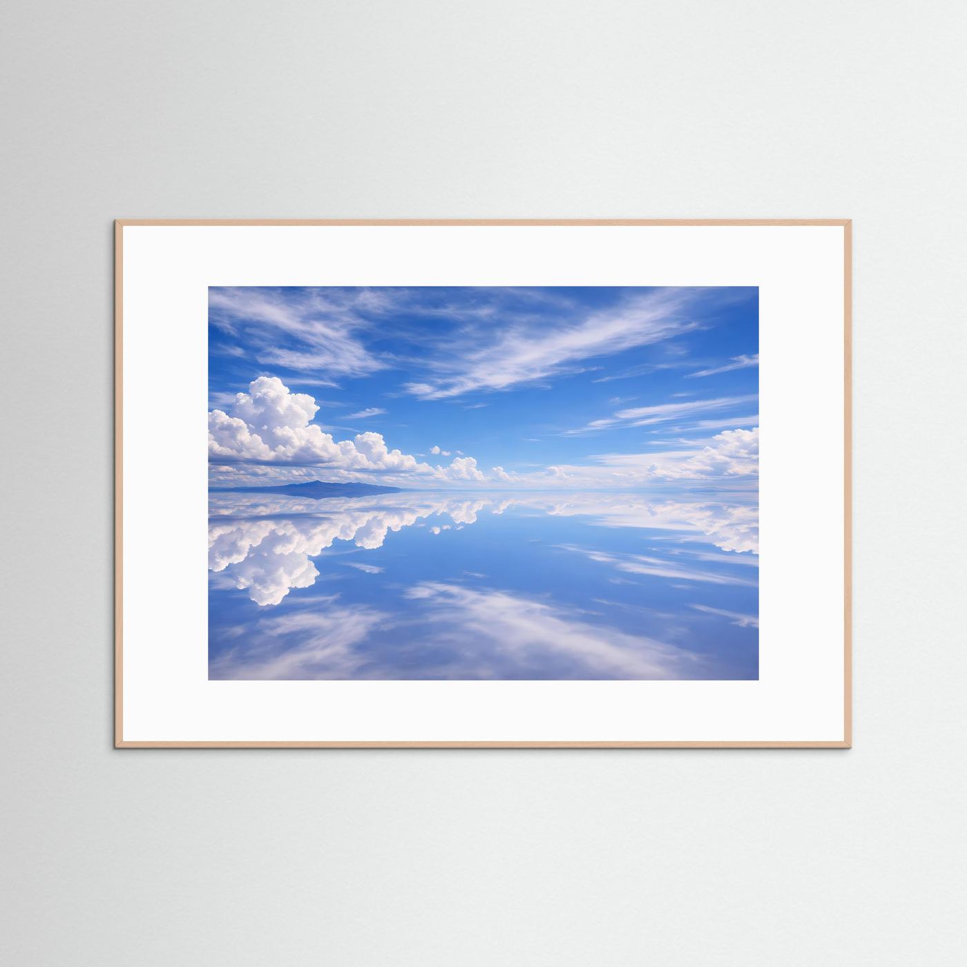 Querformat-Poster mit Himmel und Wolken im hellen Holzrahmen