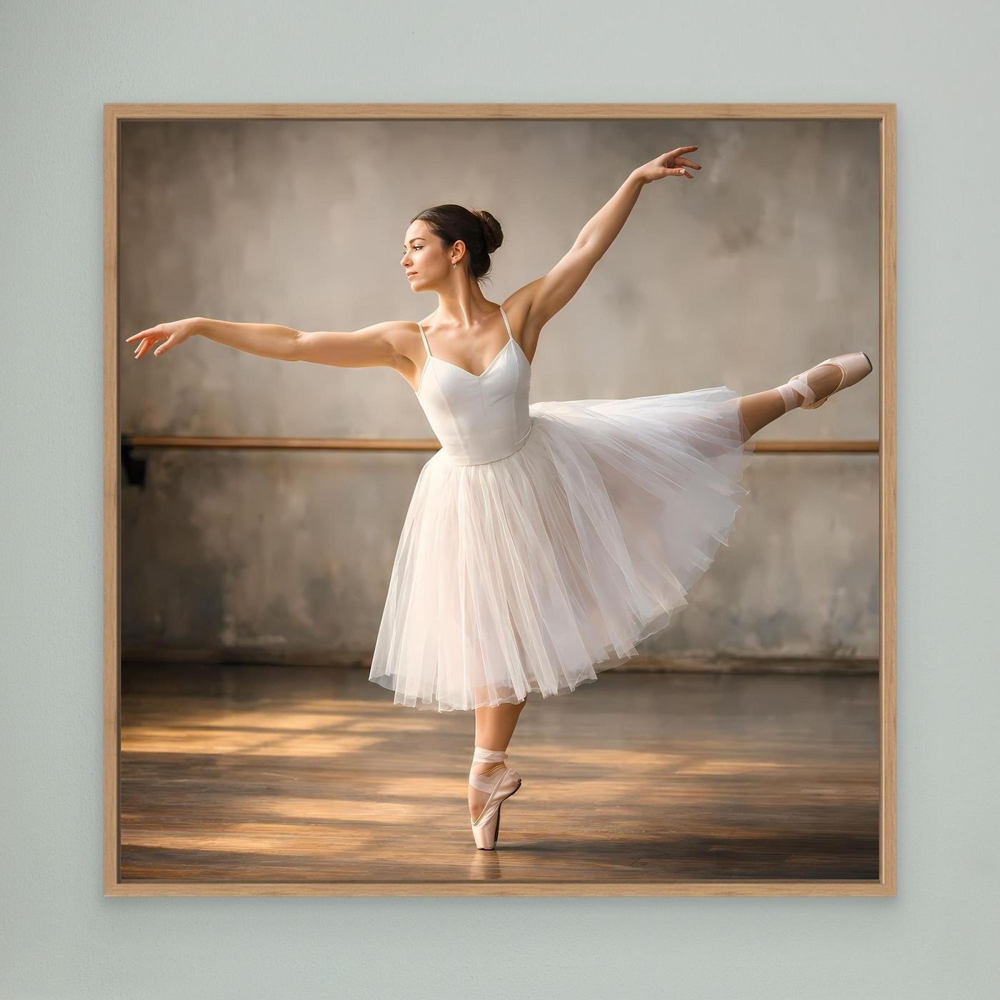 Wandbild mit Ballerina im weißen Tüllkleid, brauner Holzrahmen, Tanzpose