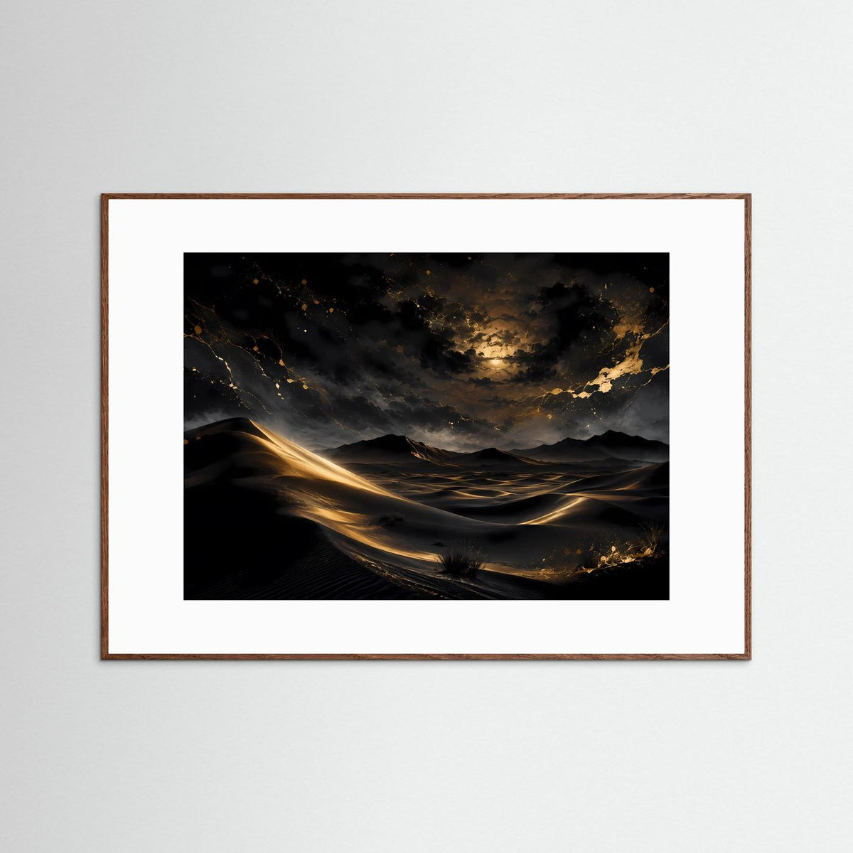 Poster mit goldenen Dünenlichtern bei Nacht im braunen Holzrahmen