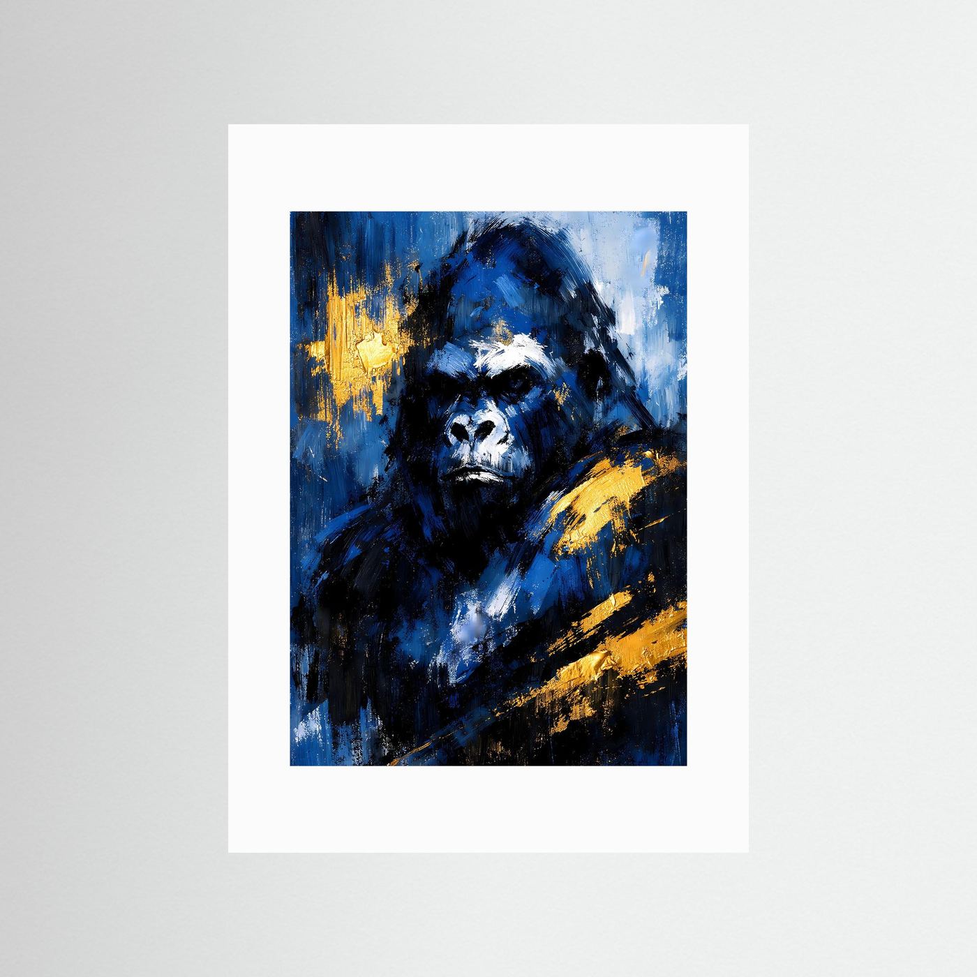 Kunstposter mit abstraktem Gorilla in Blau und Schwarz mit Goldakzenten, mit weißem Passepartout