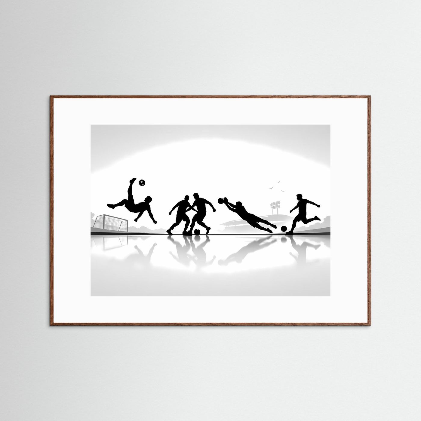 Panorama-Sportposter mit schwarzweißen Fußballer-Silhouetten im Action-Motiv, brauner Holzrahmen