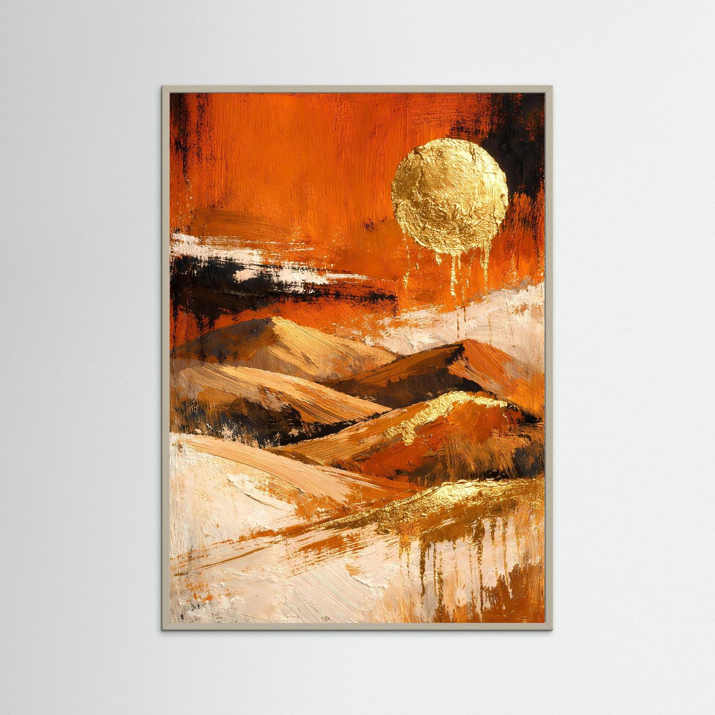 Abstraktes Wüsten-Landschafts-Poster mit goldener Sonne, terrakotta Bergen und beiger Holzumrahmung