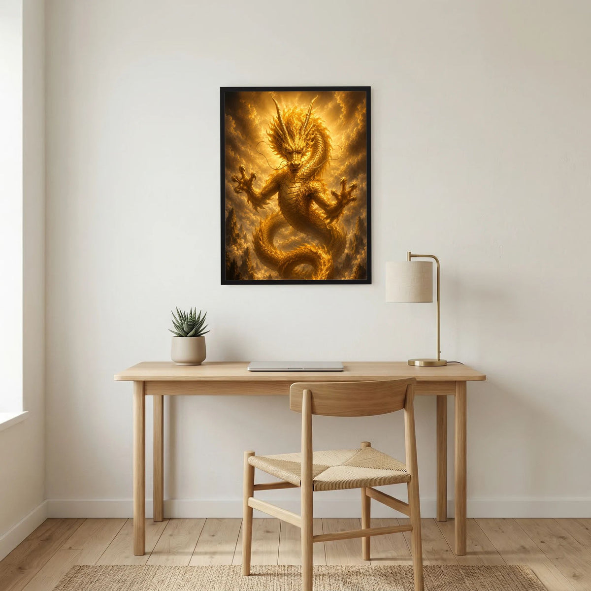 Quadratisches Drachen-Poster: goldene Figur mit Flammenhintergrund im schwarzen Rahmen