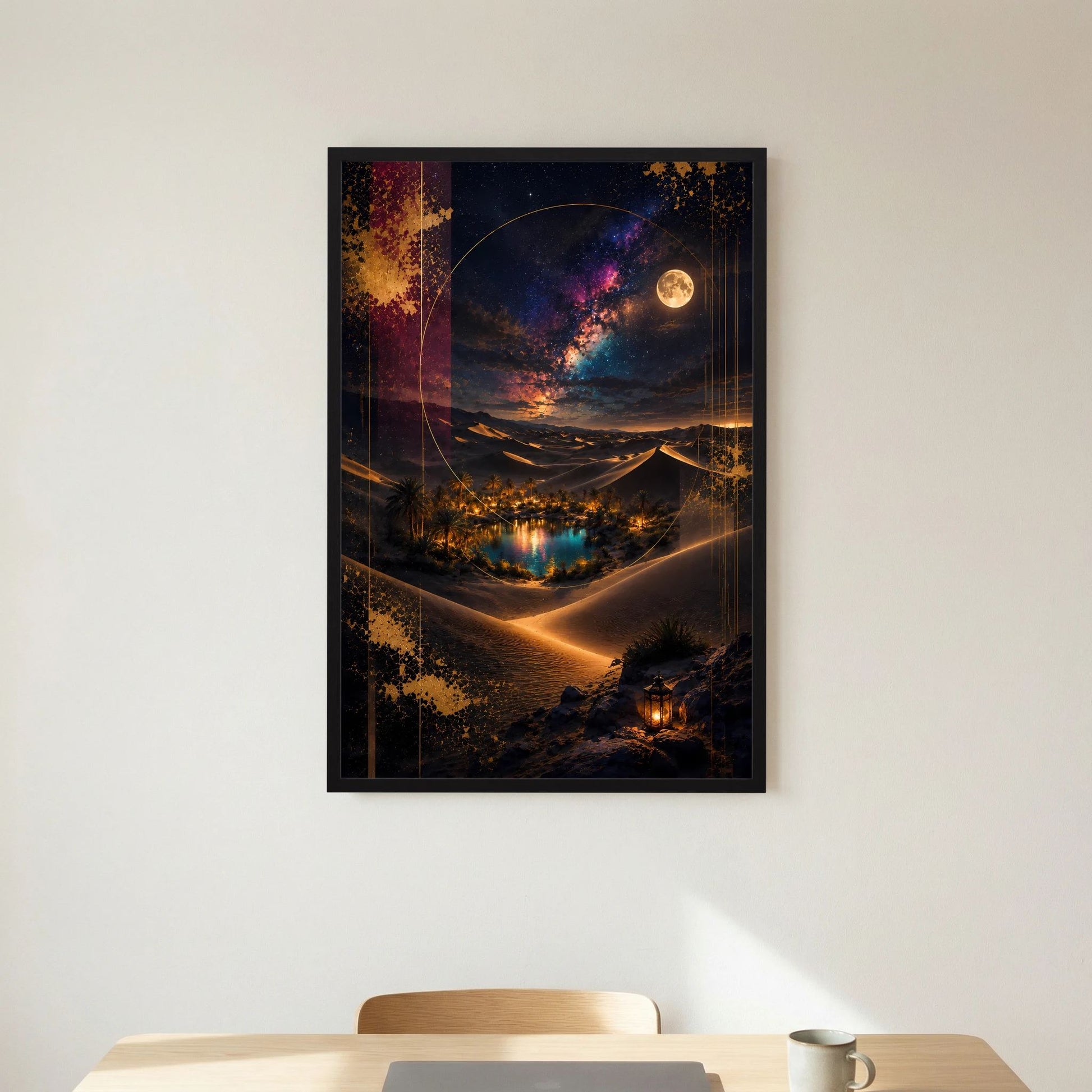 Hochformat-Poster in schwarzem Rahmen: Wüstenoase bei Vollmond, Sterne und leuchtender Pfad