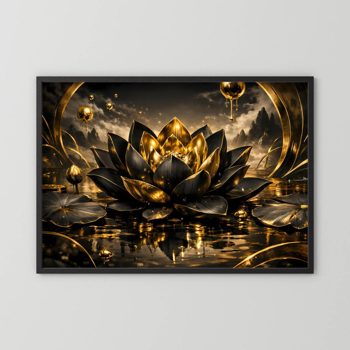Wandbild im schwarzen Holzrahmen: gold-schwarze Lotusblüte mit goldenen Ringen, Querformat