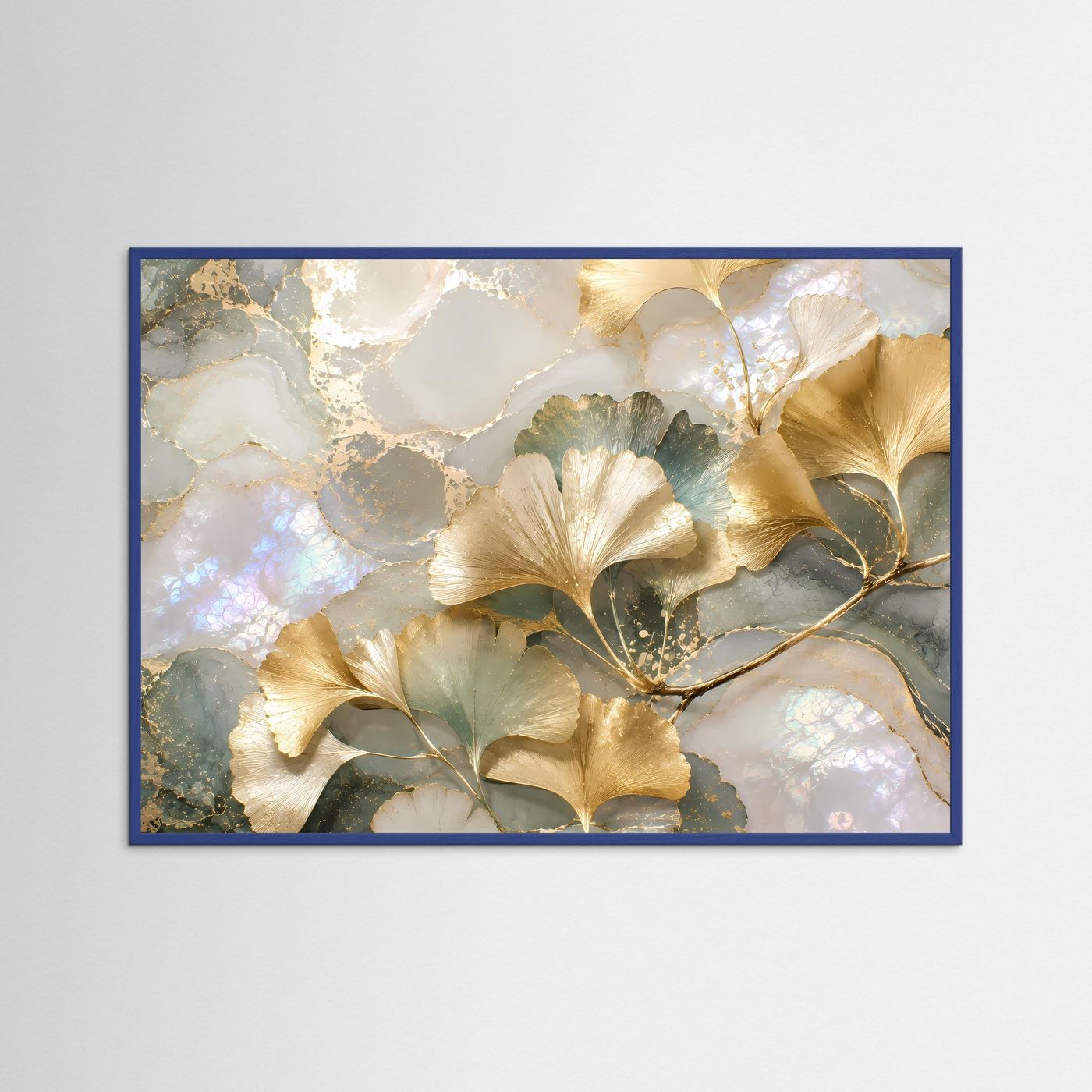 Botanisches Poster im blauen Holzrahmen: goldene Ginkgo-Blätter auf Perlmutt, Querformat
