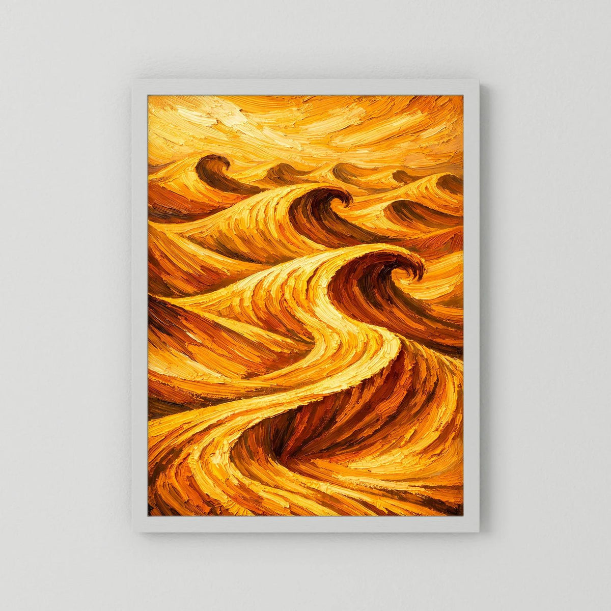 Wandposter mit abstrakten Wellen in Orange und Gold, silberner Rahmen, Hochformat