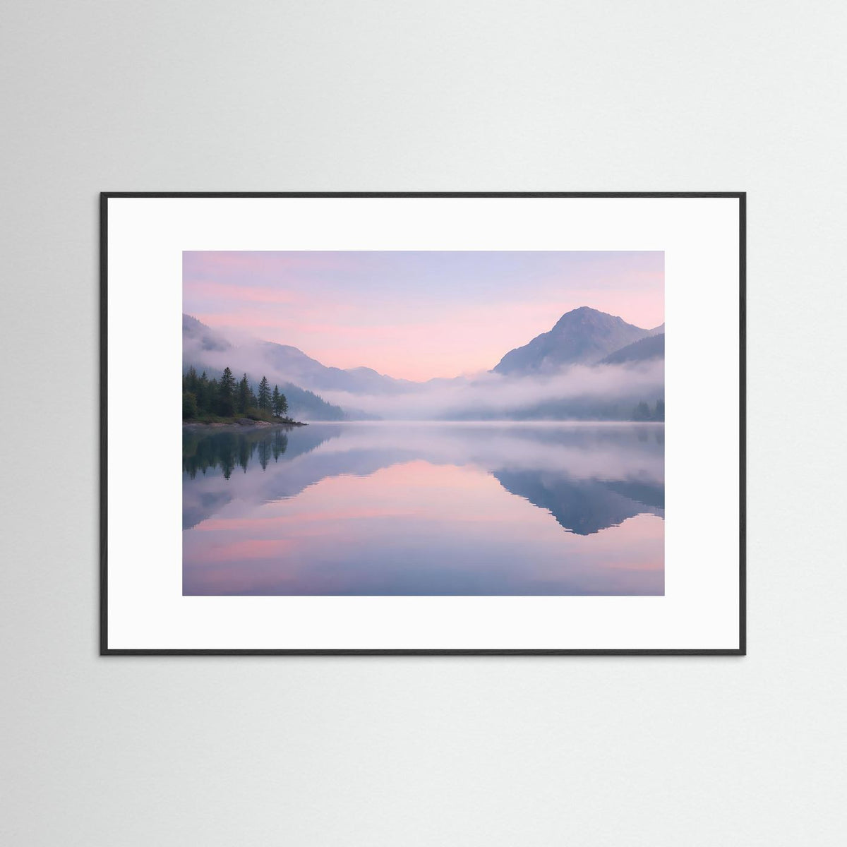 Wandkunst Bergsee-Landschaft im Dämmerlicht mit schwarzem Rahmen und weißer Einfassung, rosa-blaue Farbtöne