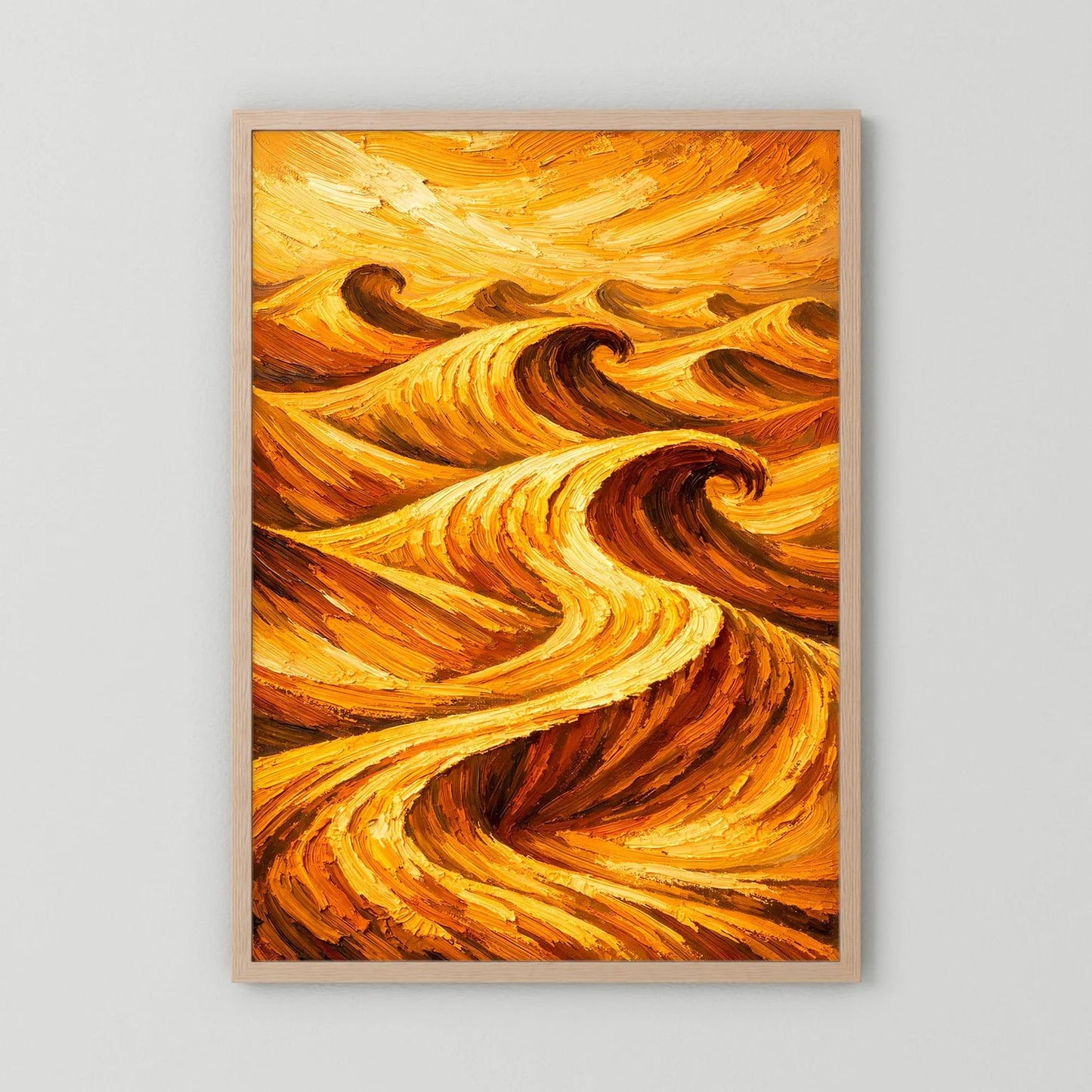 Wandposter mit abstrakten Wellen in Orange und Gold, heller Holzrahmen, Hochformat