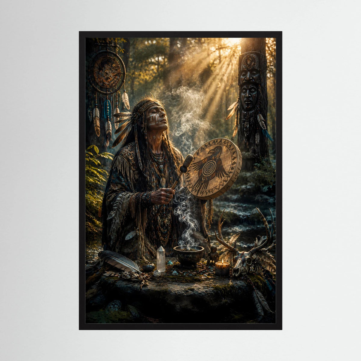 Gerahmtes Poster mit Schamanenfigur, Trommel und Rauch, schwarzer Rahmen, hochformat.