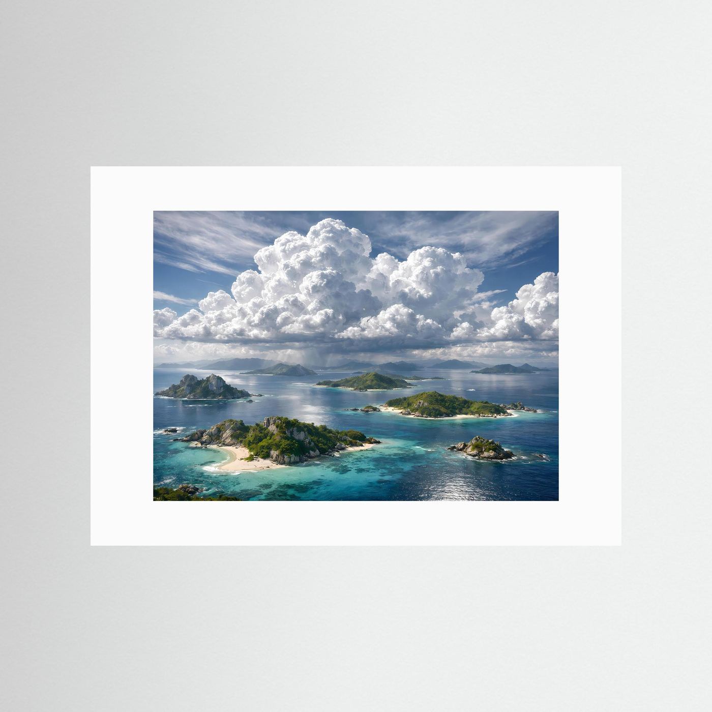 Poster mit tropischer Insellandschaft, Wolken über Lagune, weißer Rand