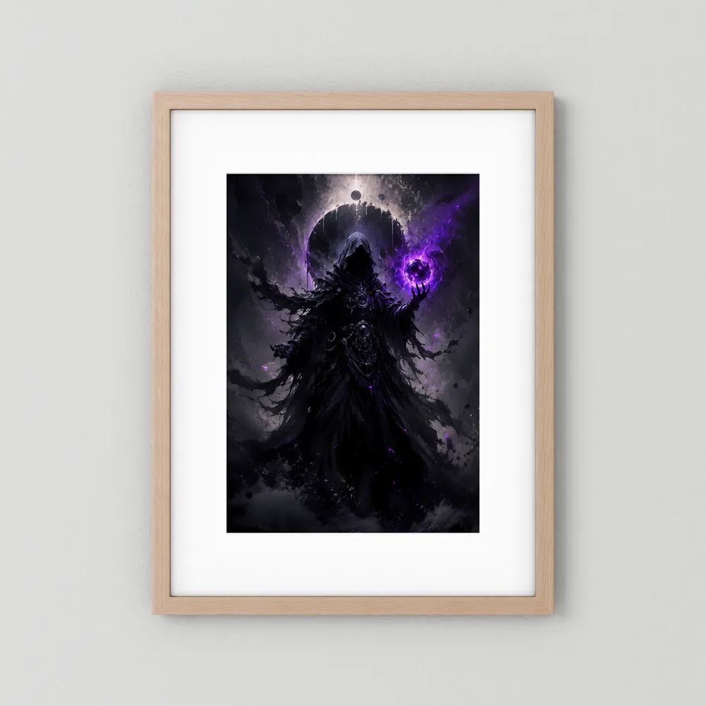 Fantasy-Poster: dunkler Magier mit violetter Energie im hellem Holzrahmen