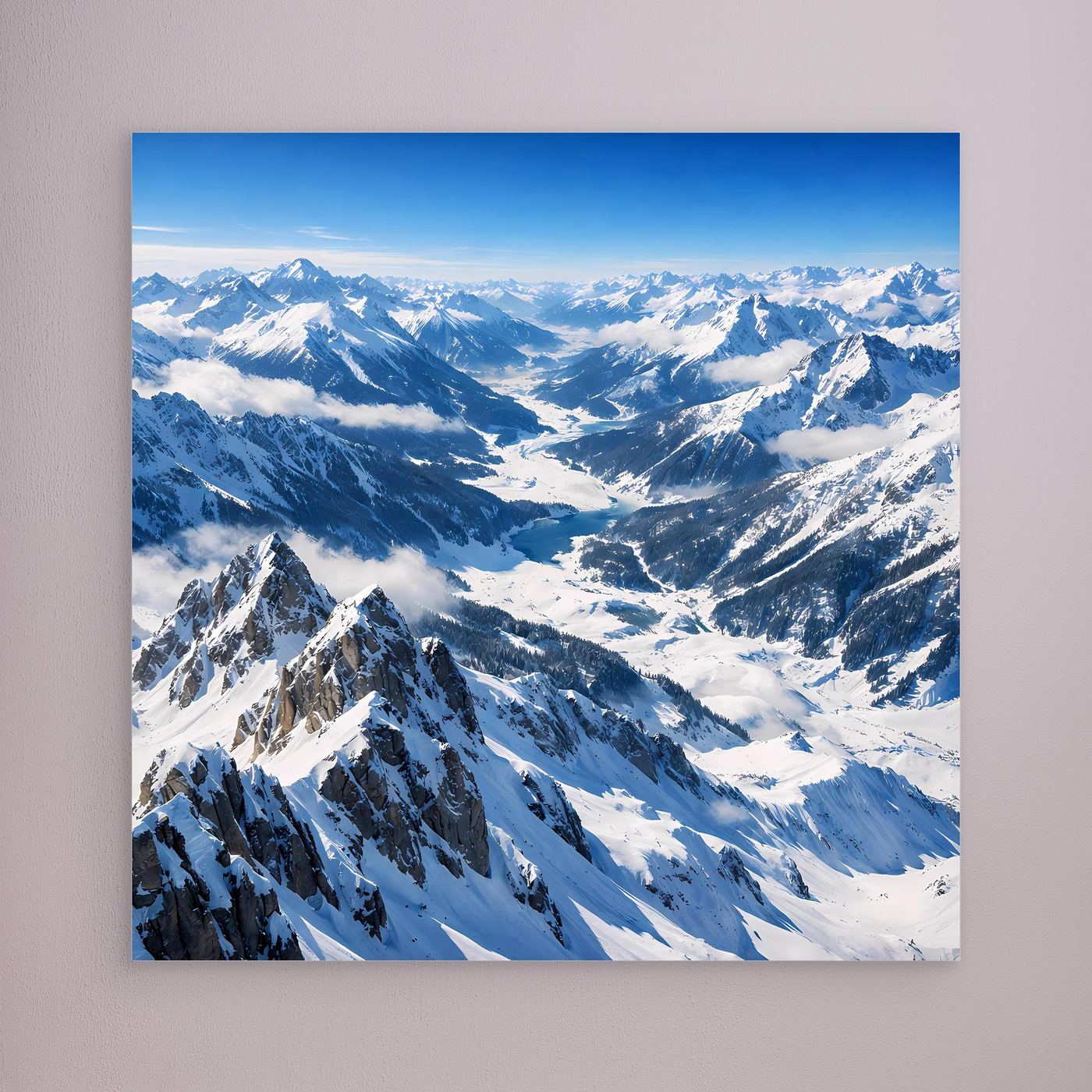 Leinwandbild mit schneebedeckter Alpenpanoramalandschaft, blau-weiß