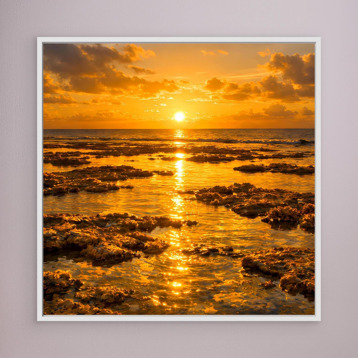 Leinwandbild im weißen Rahmen mit goldenem Sonnenuntergang über felsigem Wasser