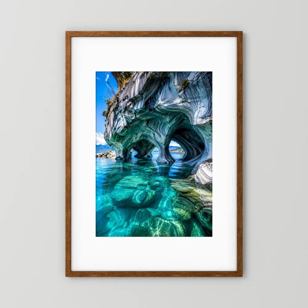 Hochformat-Poster mit Rahmen: türkise Meereshöhle und kristallklares Wasser