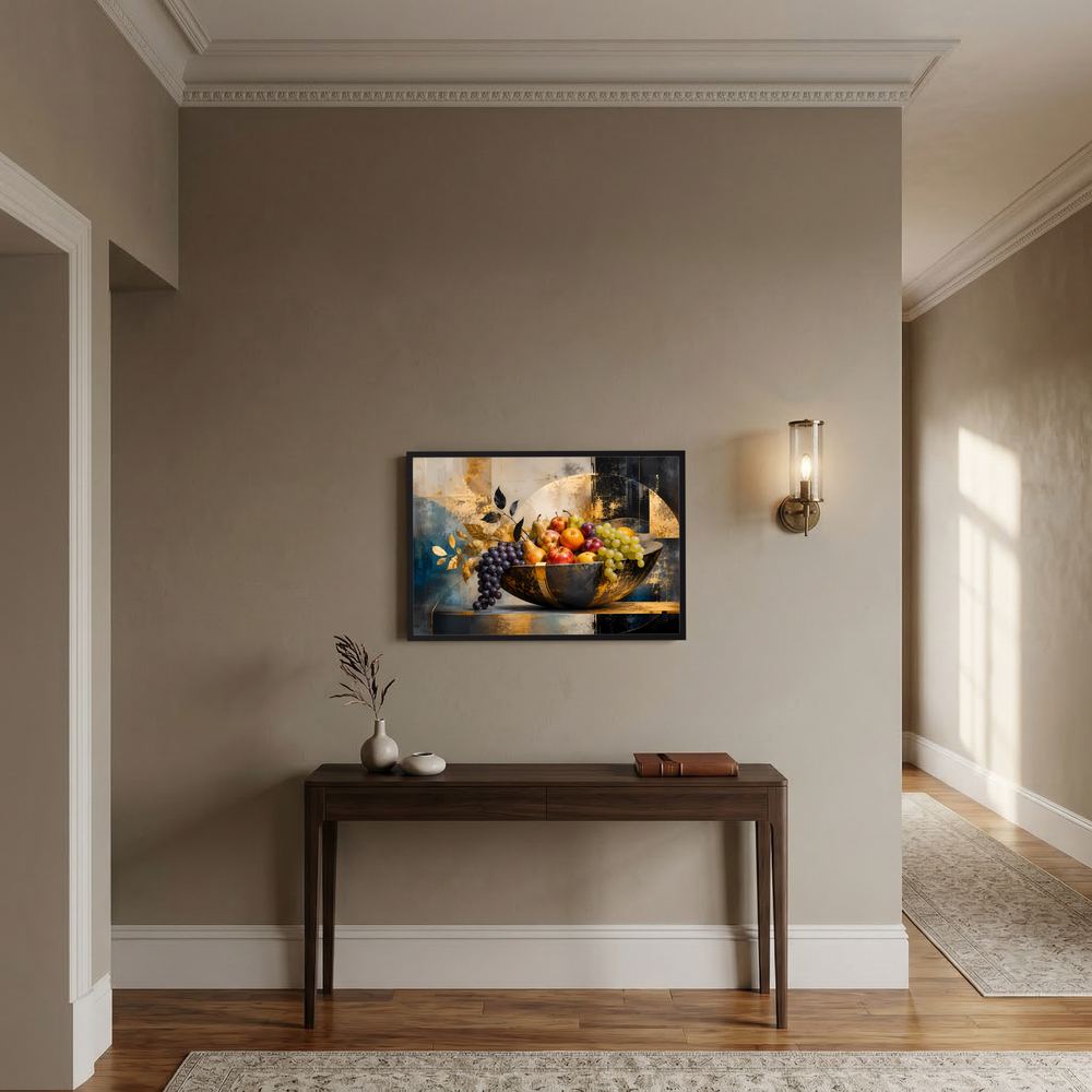 Gerahmtes Poster mit Obstschale, Früchten in Schwarz-Gold, Querformat.