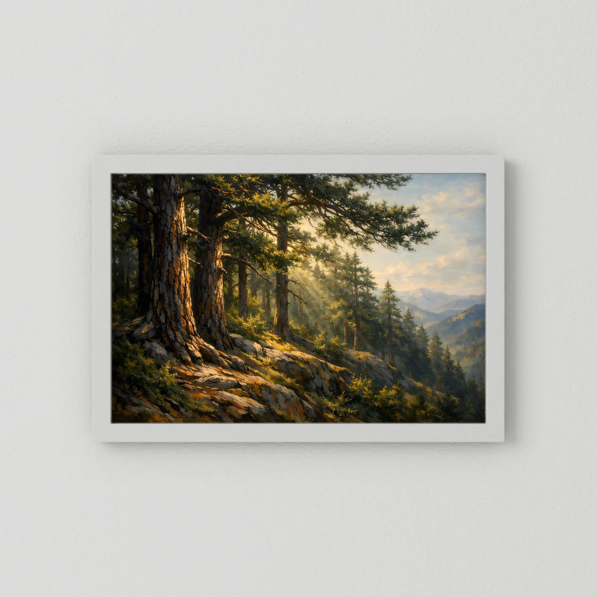 Wandbild im Querformat mit Wald- und Bergmotiv, weißer Rahmen