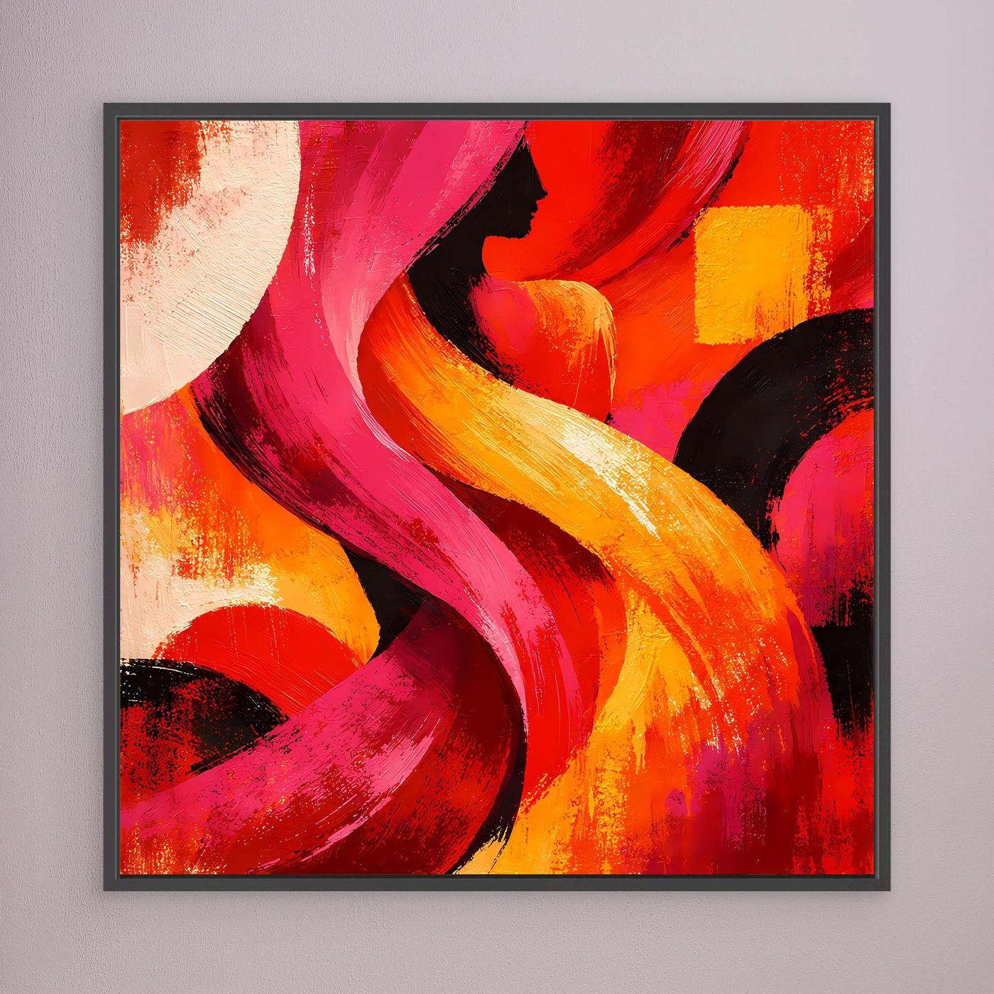 Leinwandbild mit abstrakter Frauensilhouette, Pinselstriche in Rot und Orange, dunkel gerahmt.
