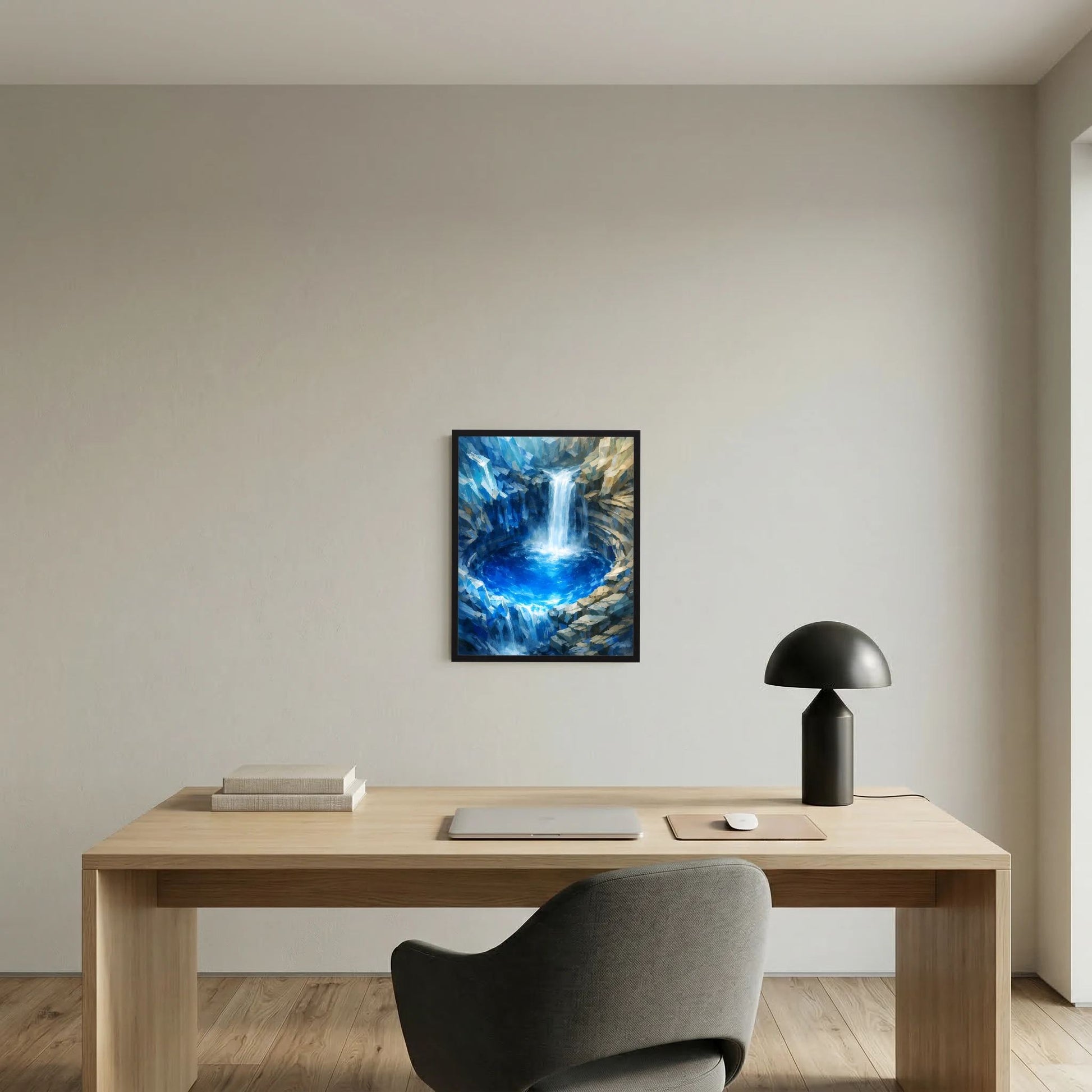 Gerahmtes Poster mit blauem Wasserfallmotiv und türkis leuchtendem Pool, dunkler Rahmen