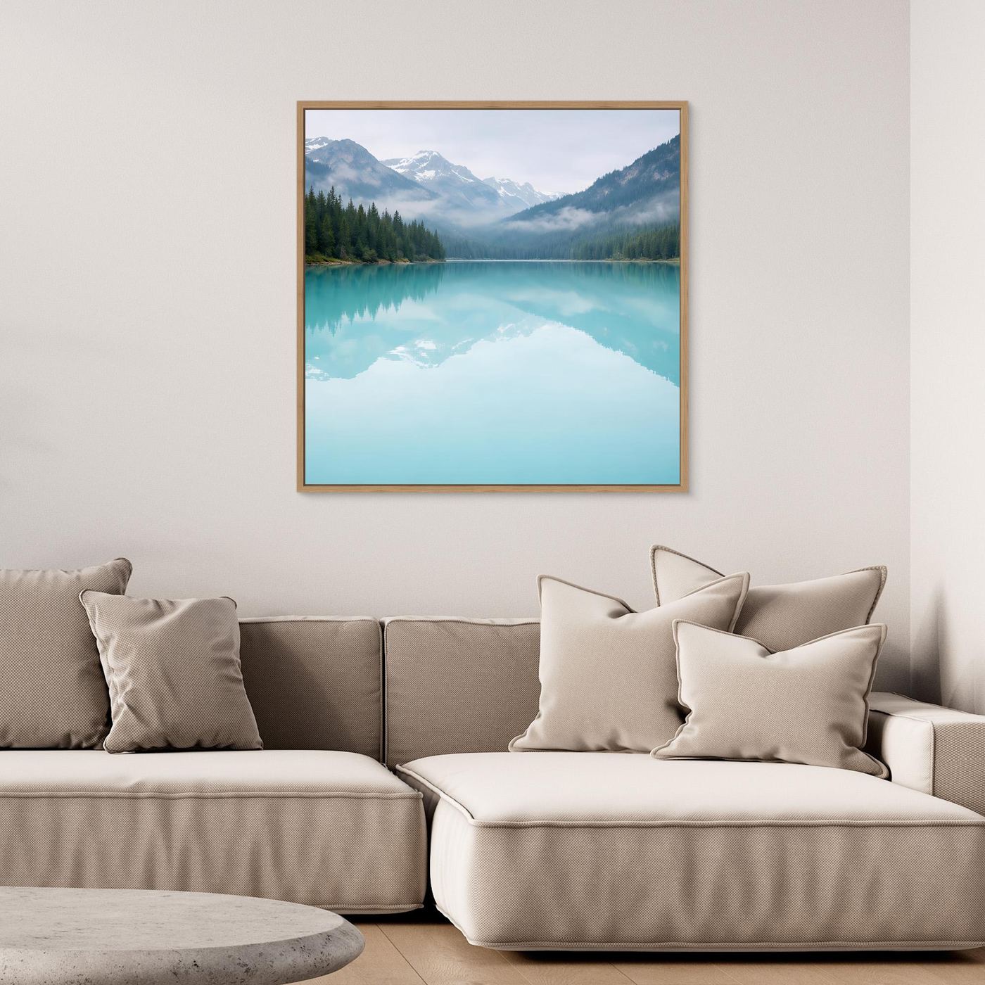 Leinwandbild mit türkisfarbenem Bergsee und Spiegelung im goldfarbenen Holzrahmen.