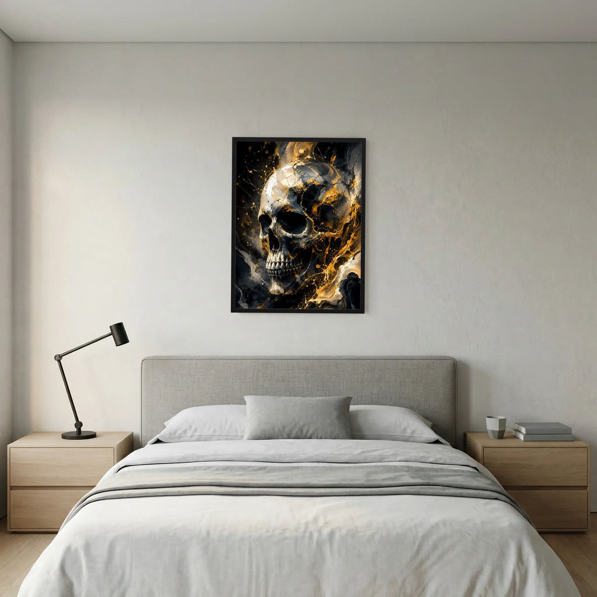 Wandposter Hochformat mit Totenkopf in Schwarz und Gold, schwarzer Rahmen