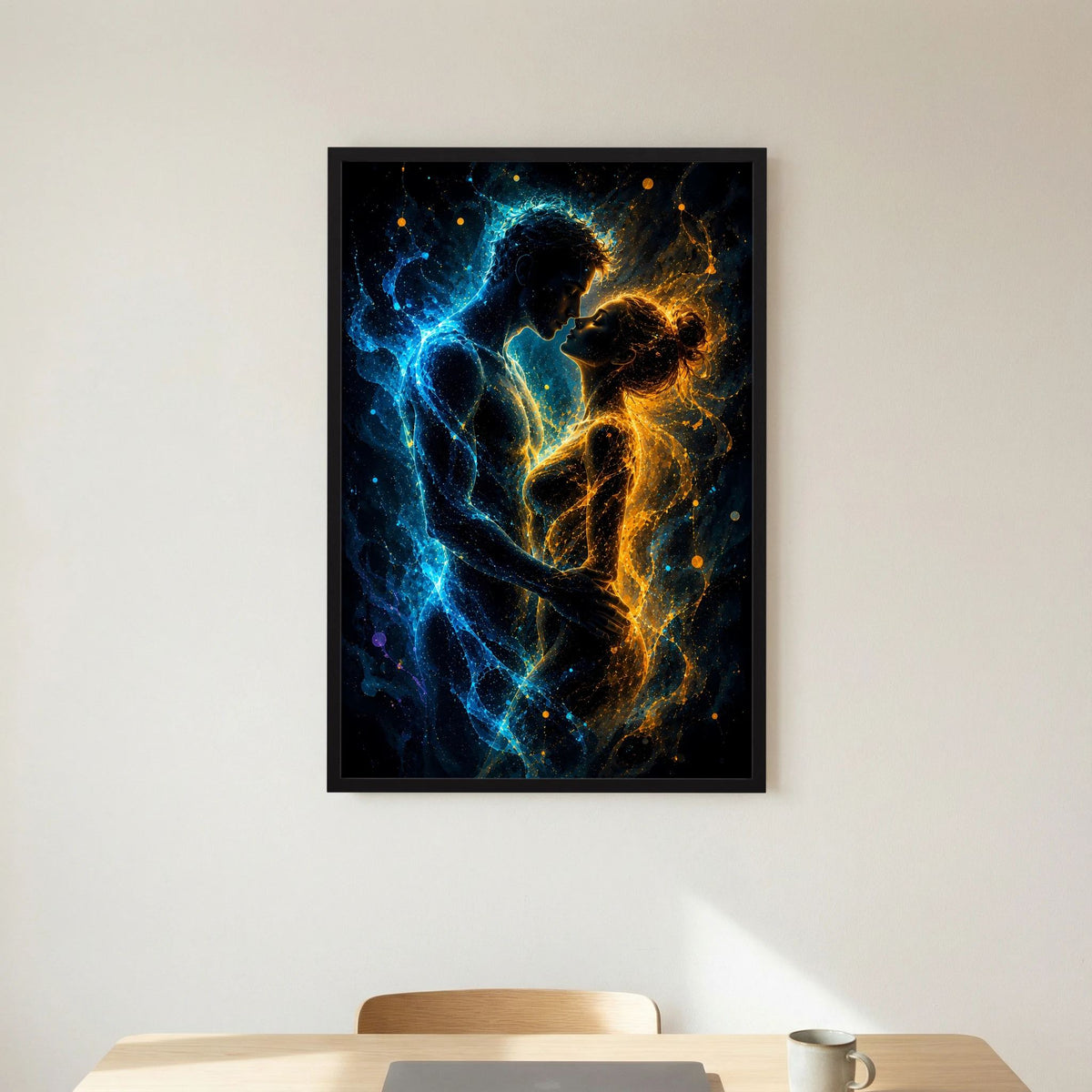 Schwarz gerahmtes Hochformat-Poster: abstraktes Paar in Blau und Gold