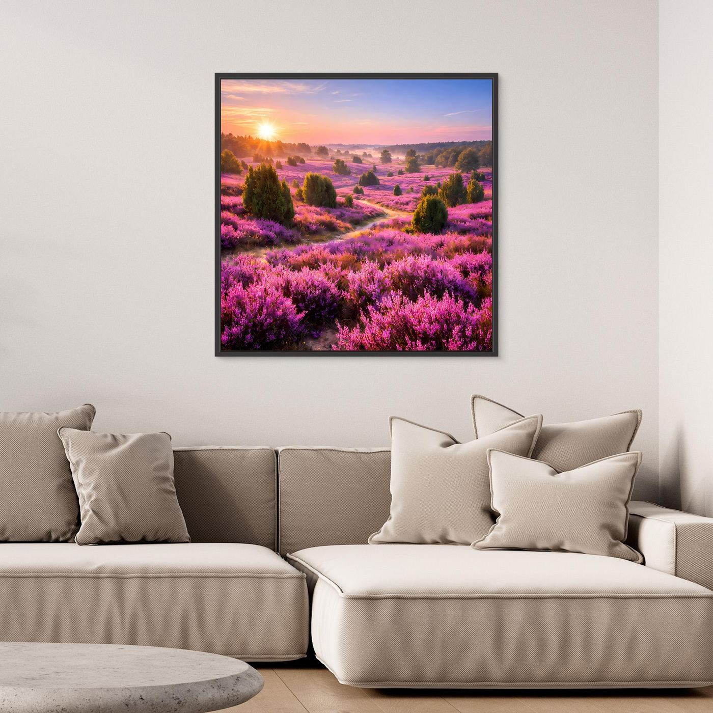 Leinwandbild mit lila blühender Heide im Sonnenaufgang, rechteckig, Rahmen in dunklem Ton