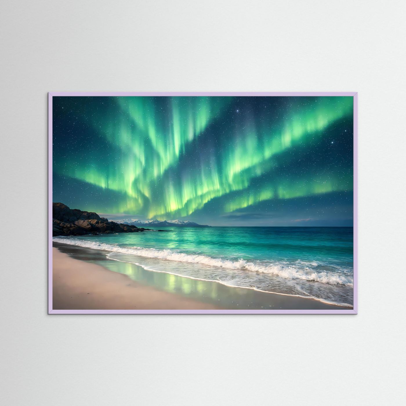 Querformatposter mit Polarlicht über dem Strand im rosafarbenen Rahmen.