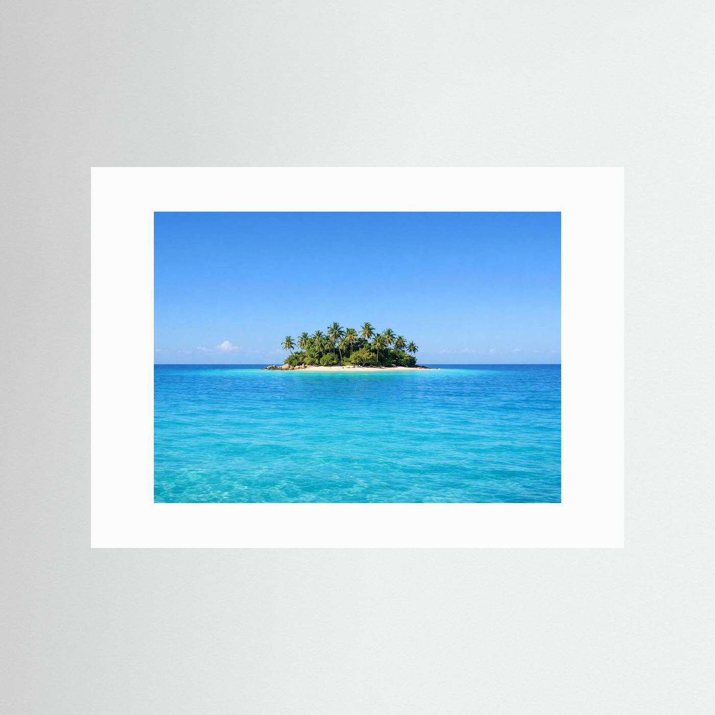 Panorama-Poster mit weißem Passepartout: tropische Insel mit Palmen im türkisblauen Meer