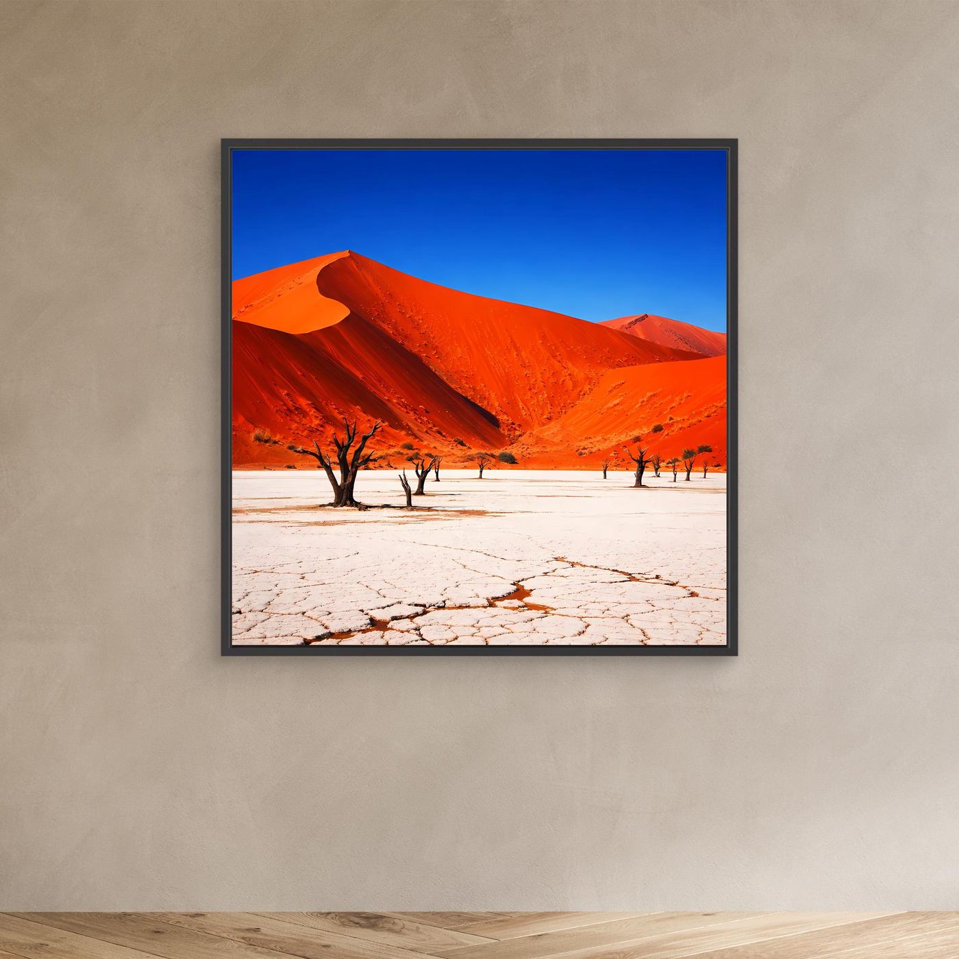 Leinwandbild: rote Dünen, blauer Himmel, karge Bäume auf rissigem Sand, schwarzer Rahmen