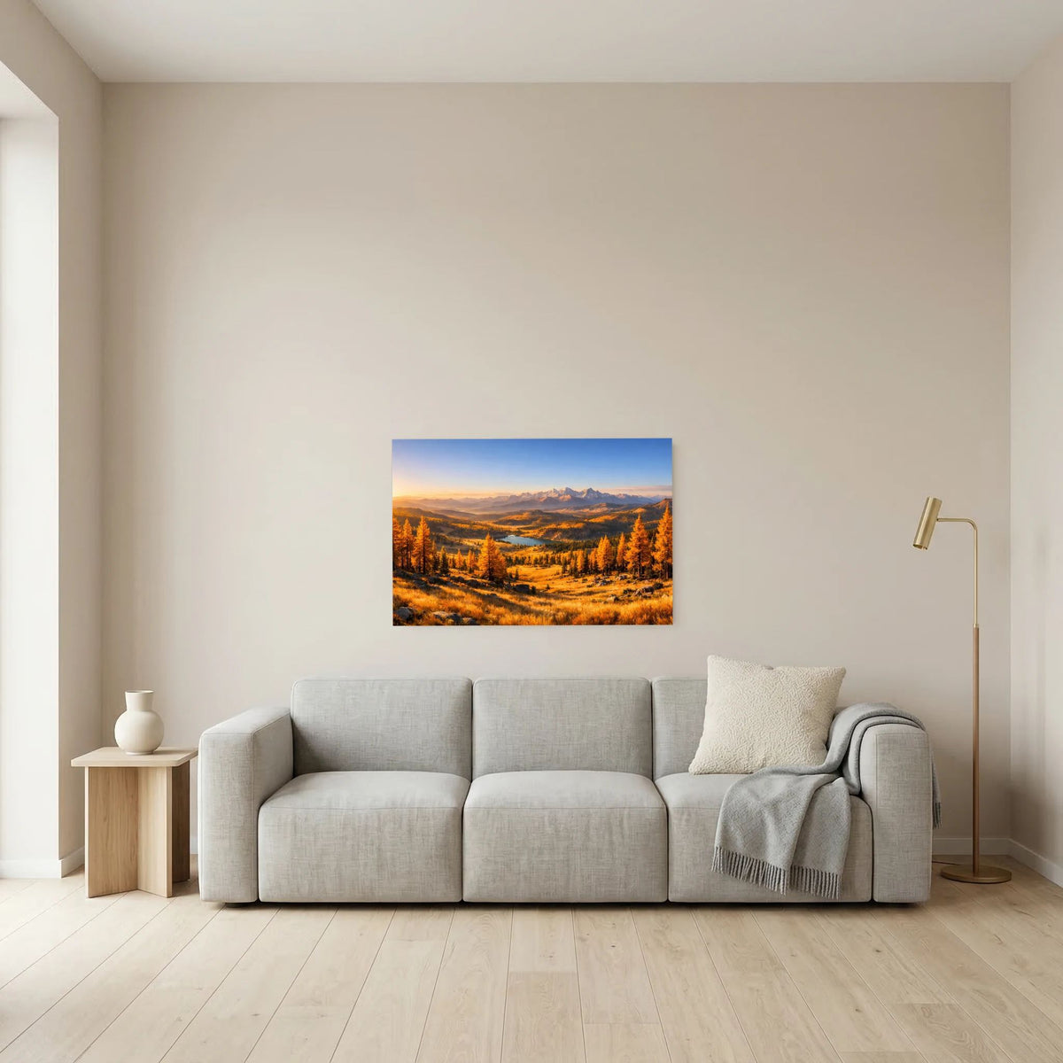 Wandbild im Querformat: Bergtal bei Abendlicht mit goldenem Wald, Flusslauf und Gebirge