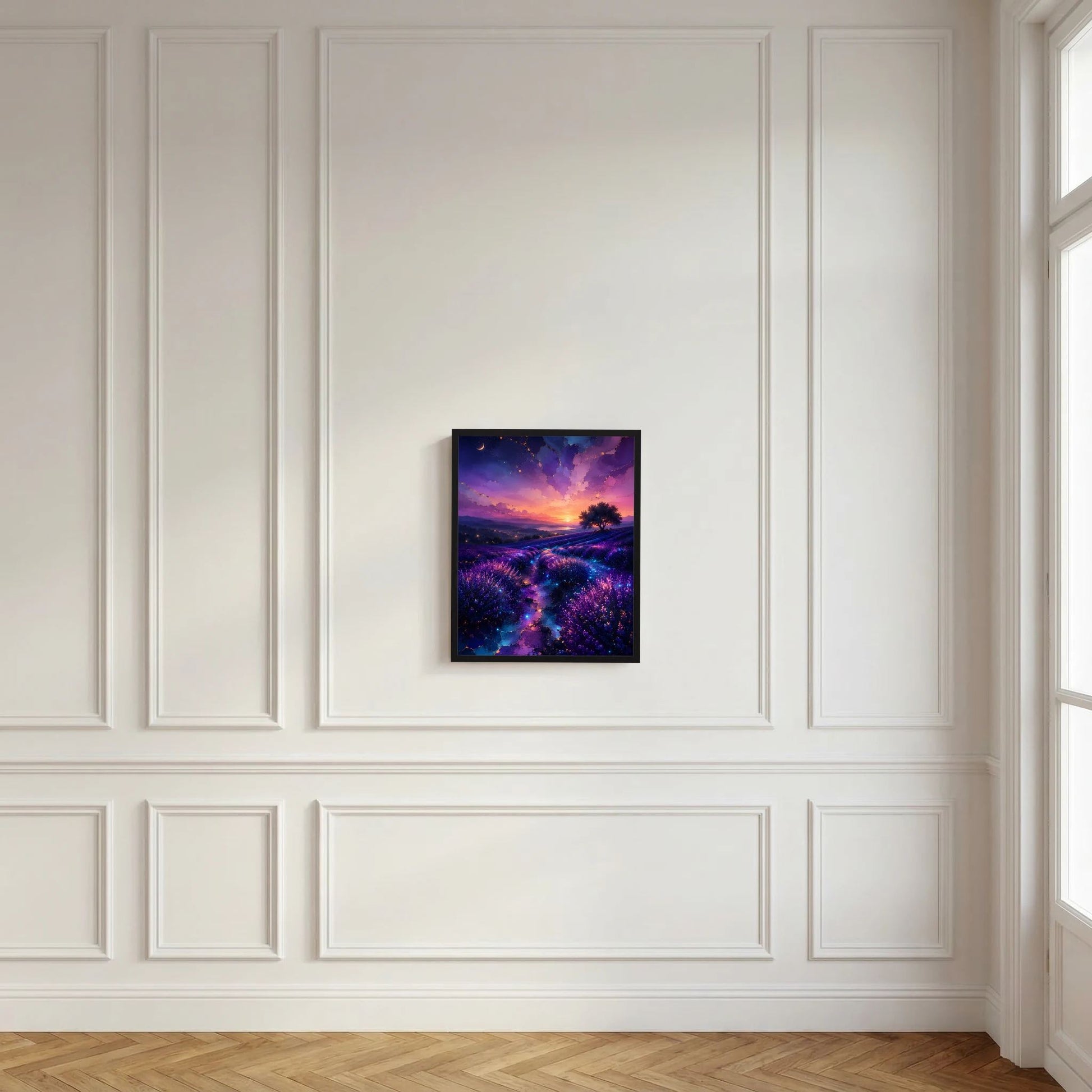 Hochformat-Poster im schwarzen Rahmen mit Lavendelfeld in Violett und Blau