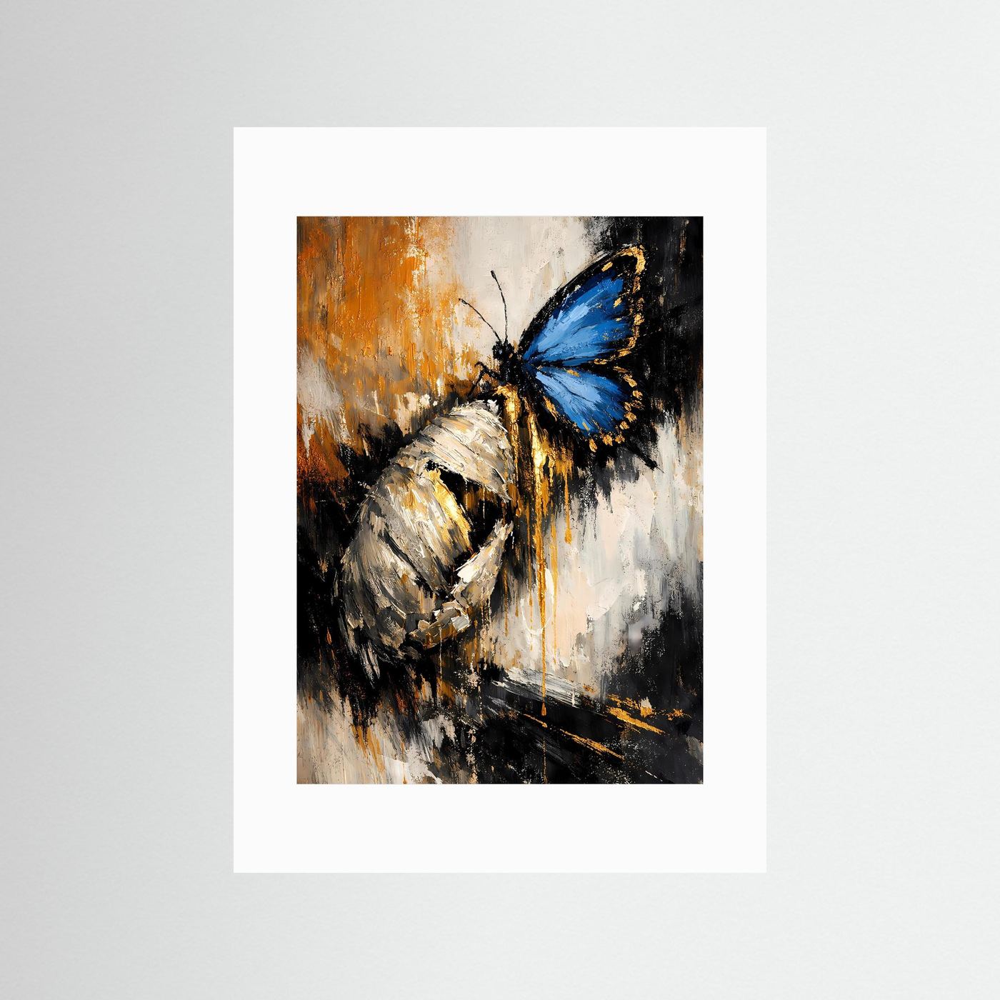 Abstraktes Schmetterling-Kunstposter im Hochformat mit weißem Passepartout, Blau- und Erdtöne