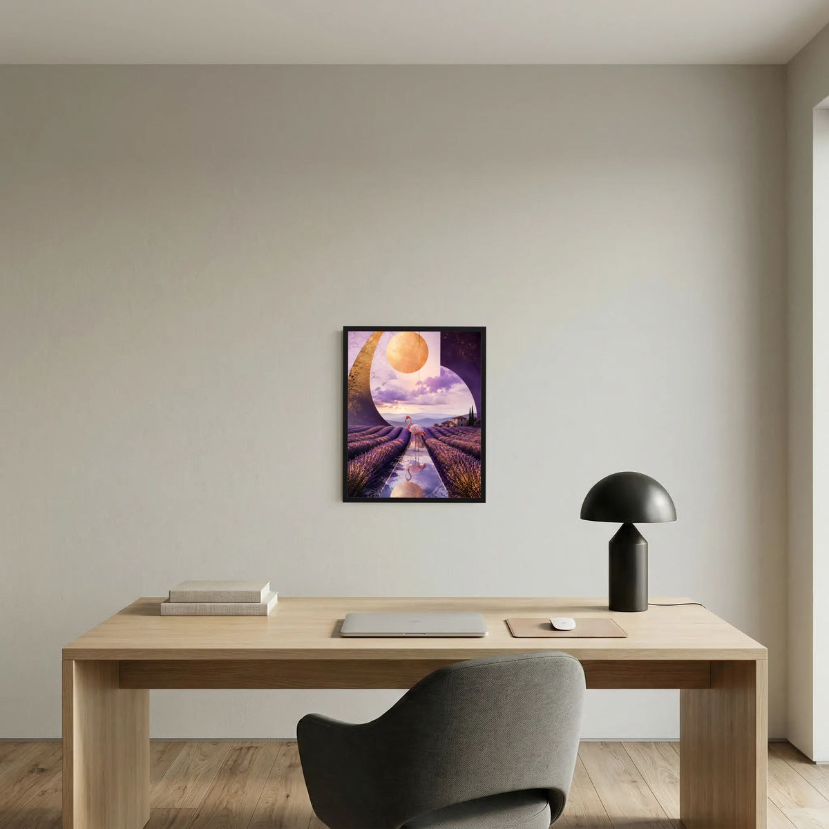 Kleines gerahmtes Poster: Flamingos auf Lavendelweg mit violettem Himmel und orangefarbenem Kreis