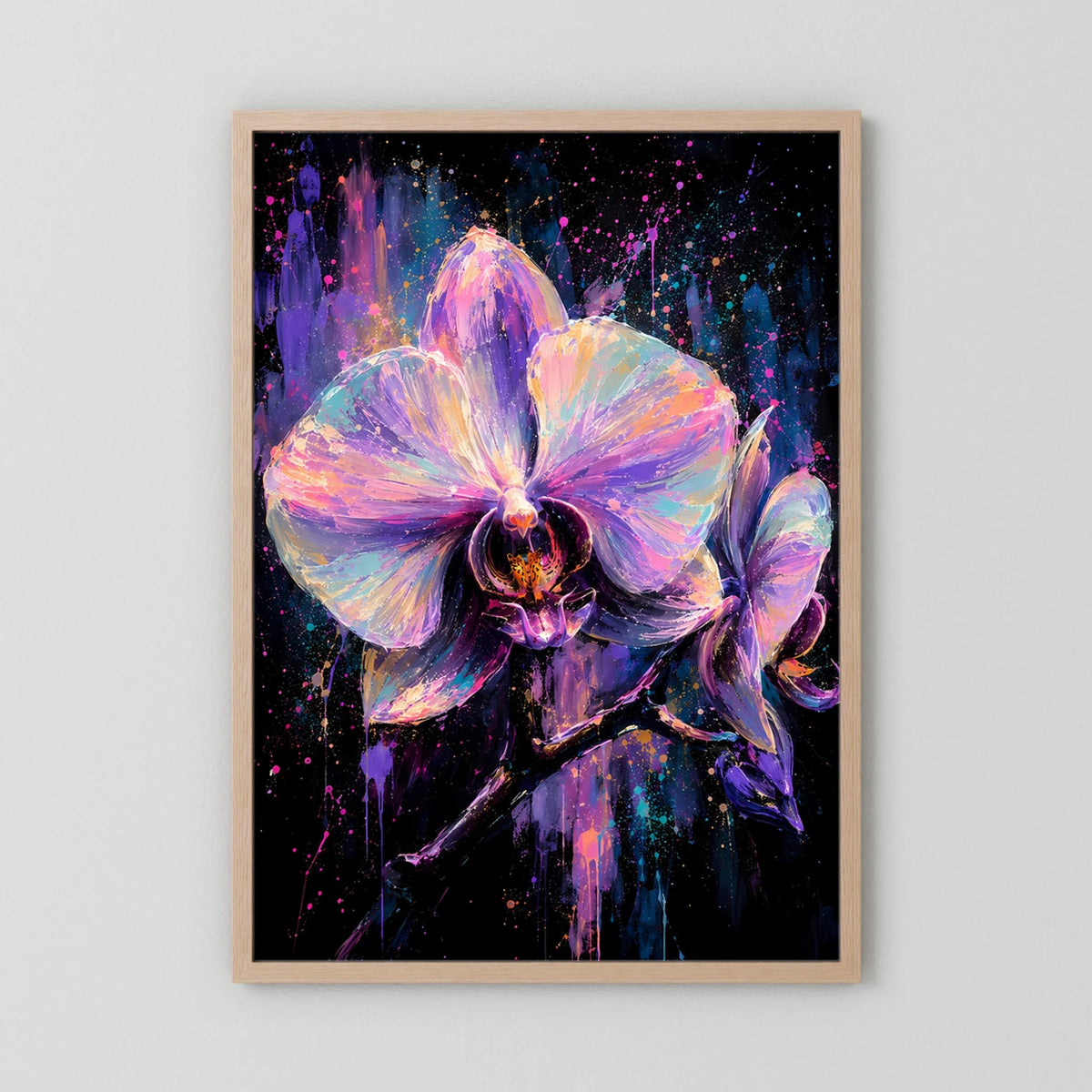 Kunstposter mit abstrakter Neon-Orchidee in Lila, Rosa und Blau im Holzrahmen