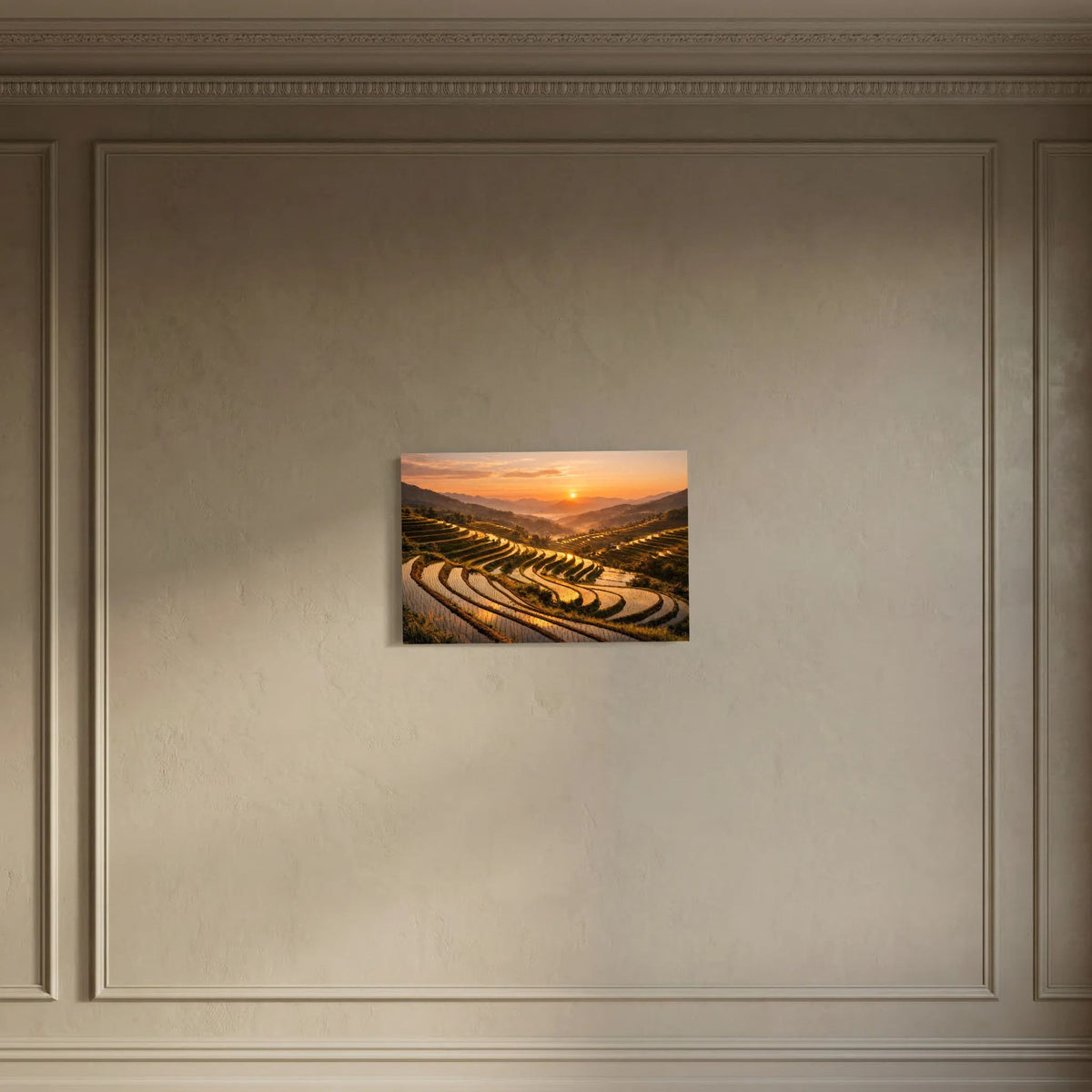 Wandbild im Holzrahmen mit Reisterrassen bei Sonnenuntergang, Querformat