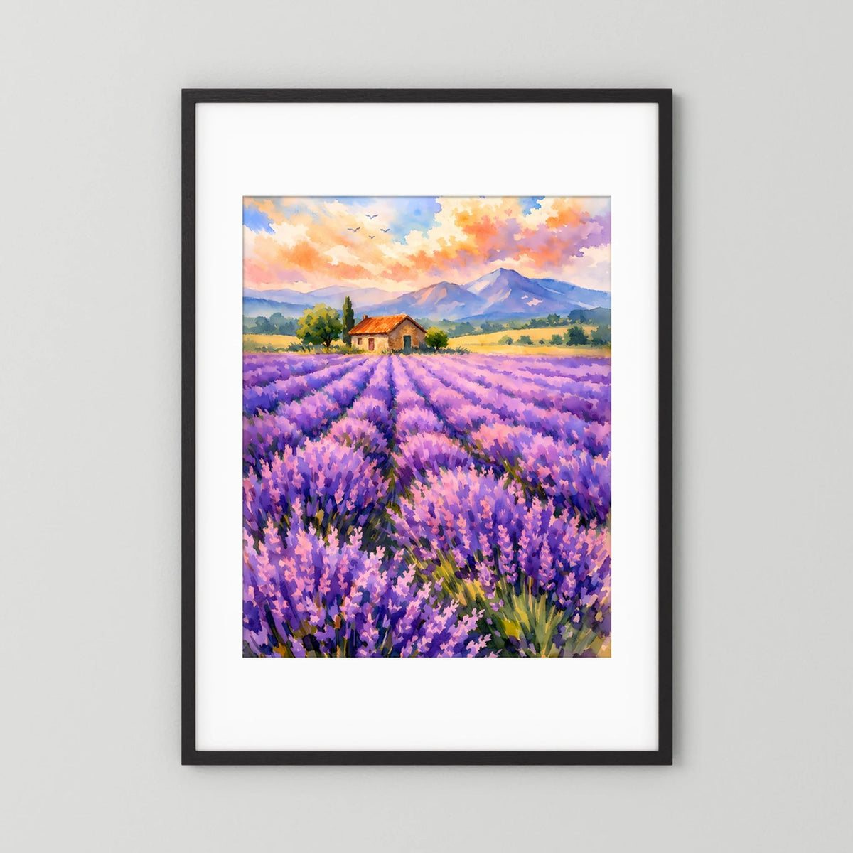 Poster im Hochformat mit schwarzem Rahmen und weißem Rand, Lavendelfeld und Berge